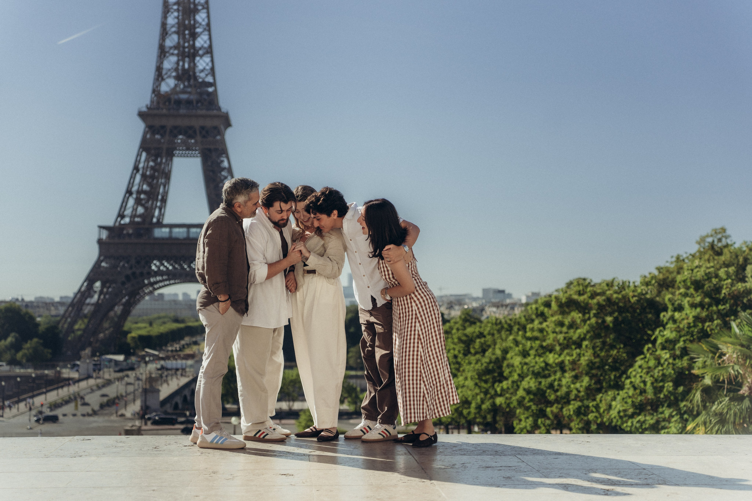 Tous réunis. Photographe à Paris — portraits et mariages | Olia Sheb