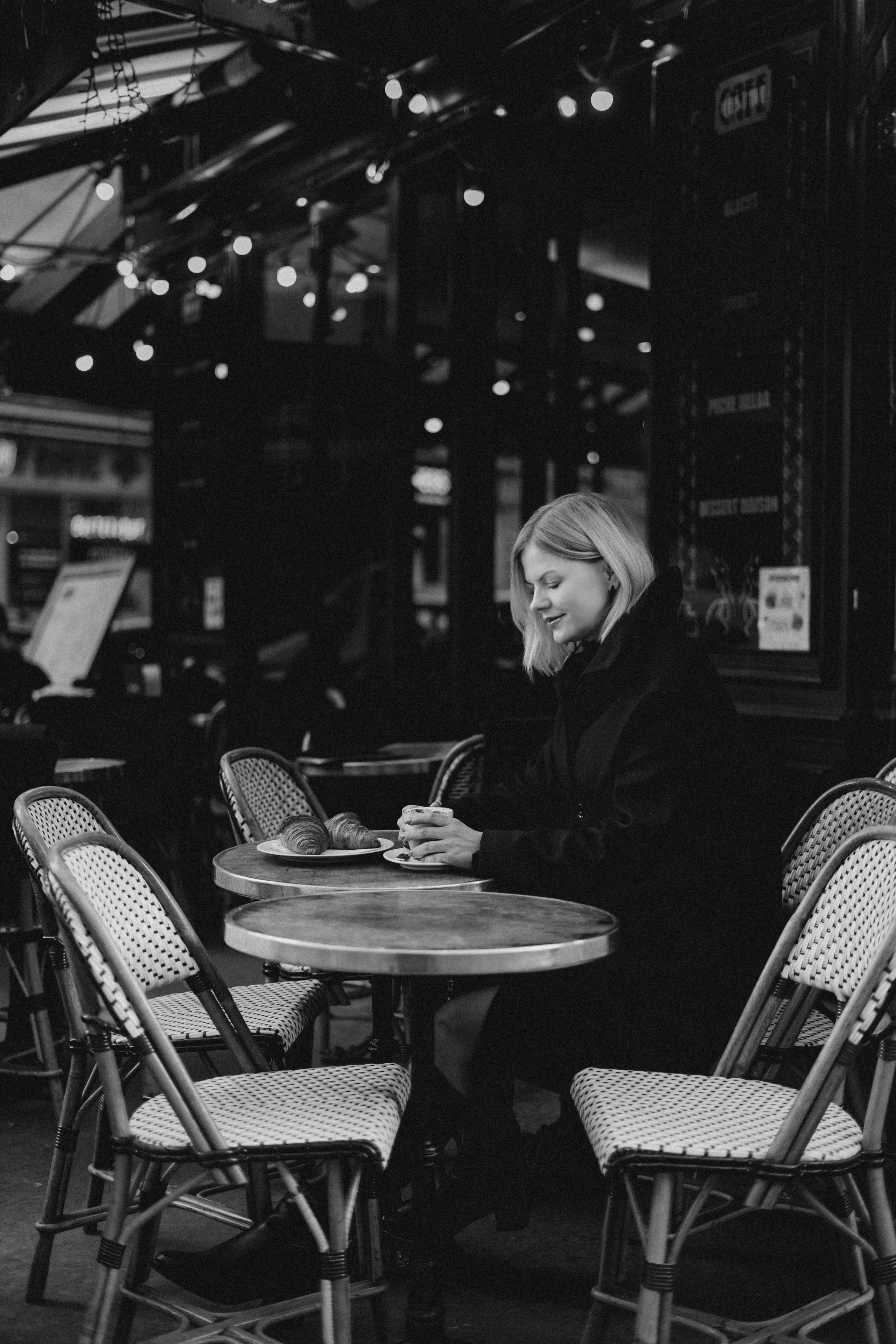 За столиком в Париже. Фотограф в Париже — портреты и свадьбы | Olia Sheb