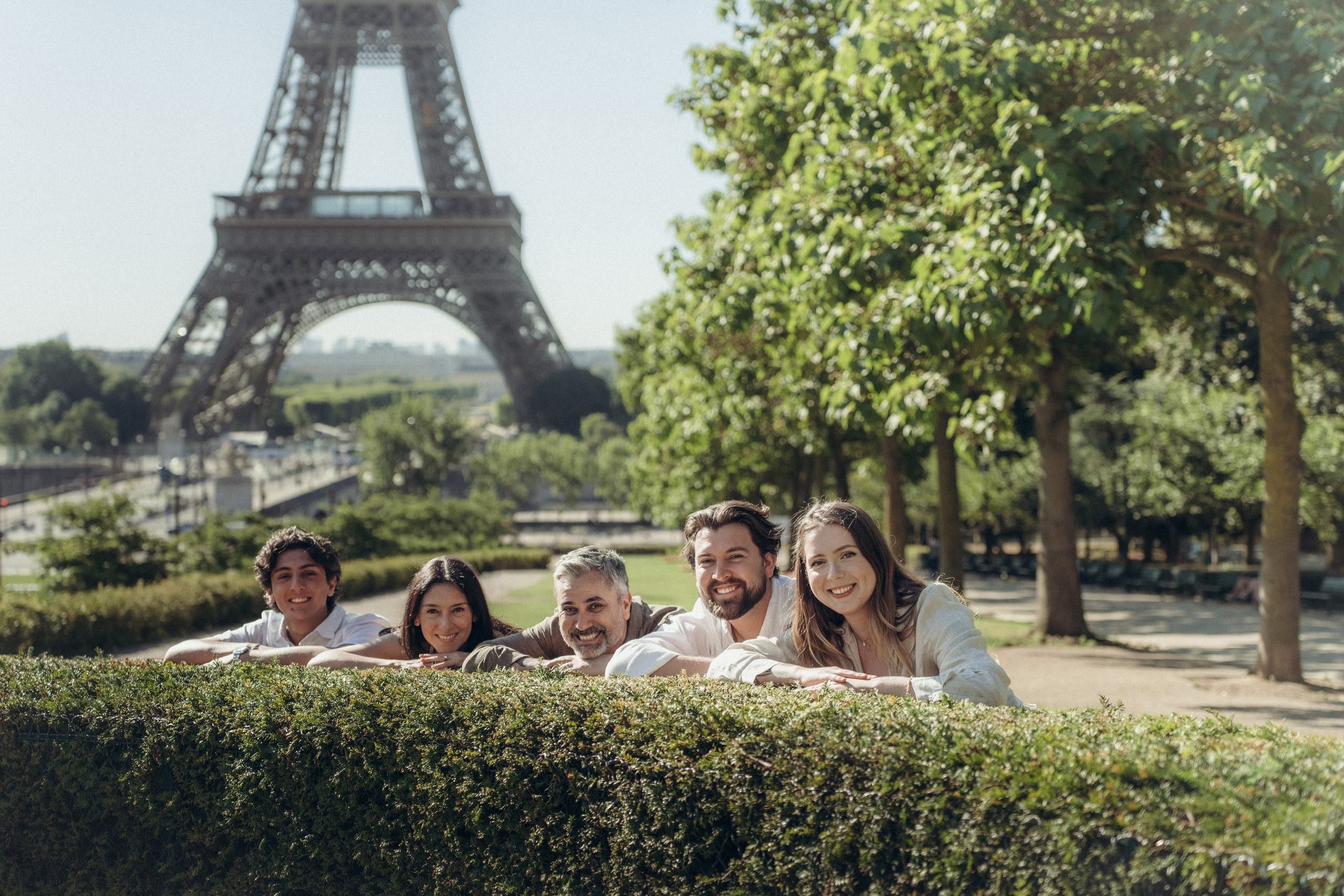 Tous réunis. Photographe à Paris — portraits et mariages | Olia Sheb