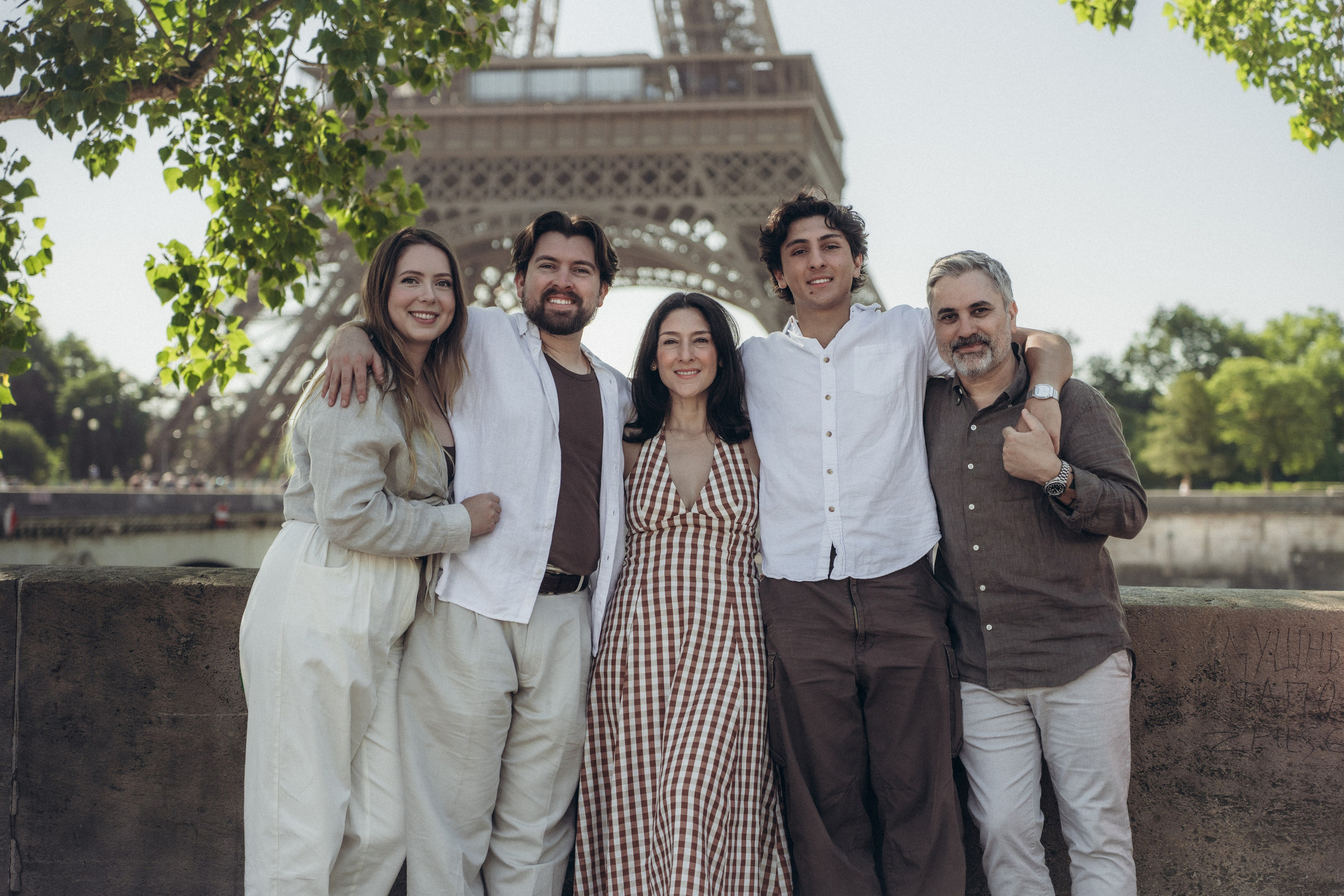 Tous réunis. Photographe à Paris — portraits et mariages | Olia Sheb