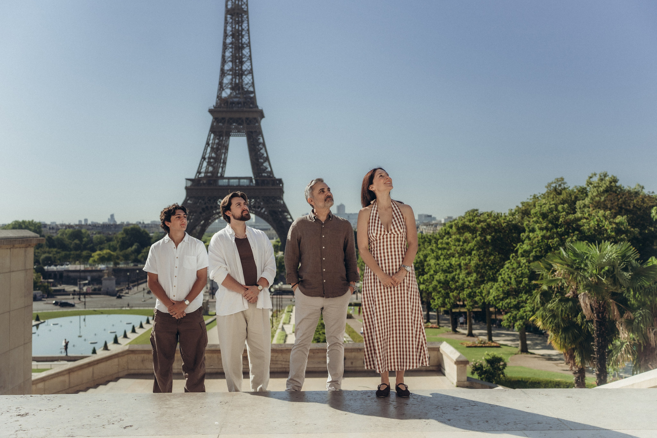 Tous réunis. Photographe à Paris — portraits et mariages | Olia Sheb