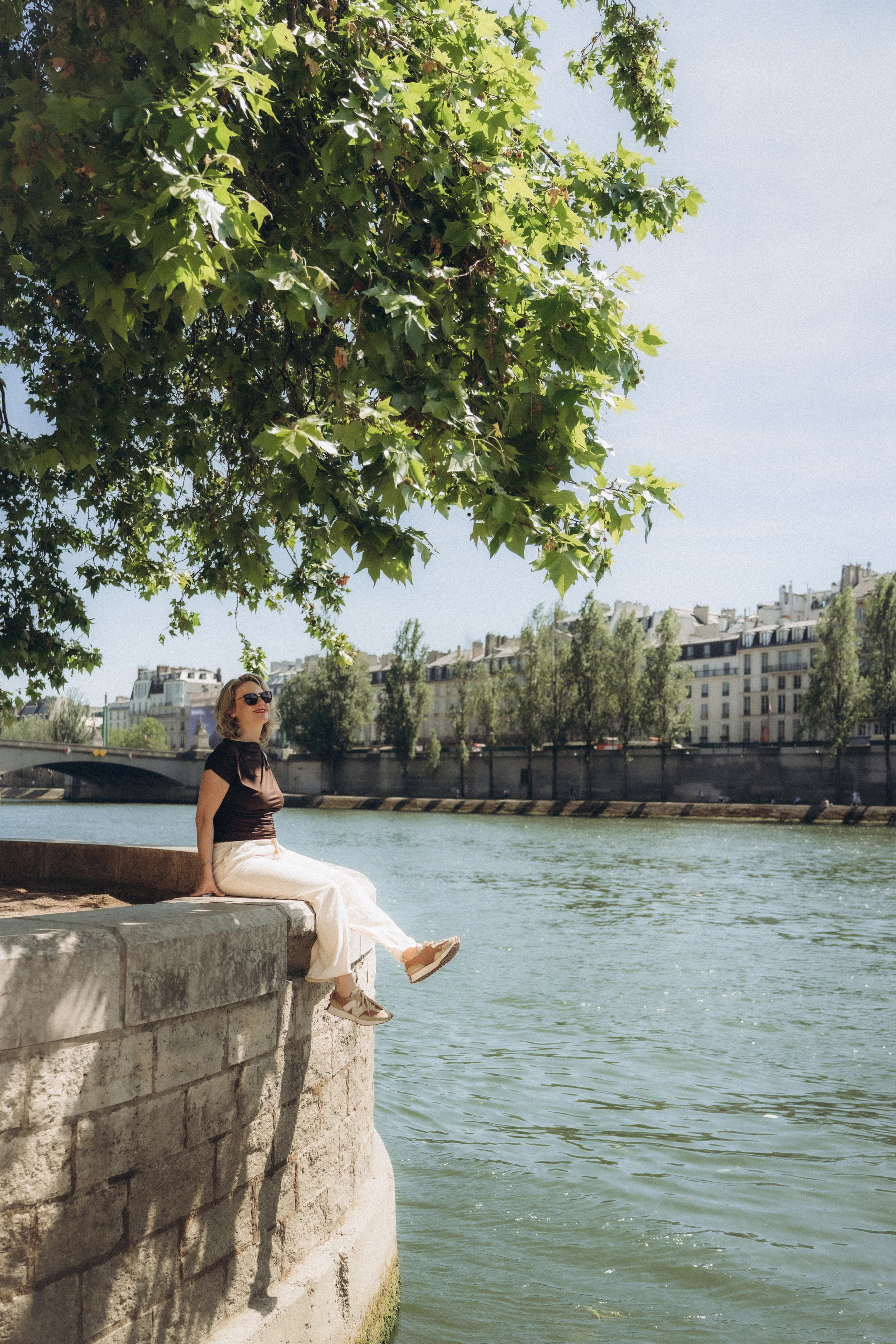 Vent doux sur la Seine. Photographe à Paris — portraits et mariages | Olia Sheb