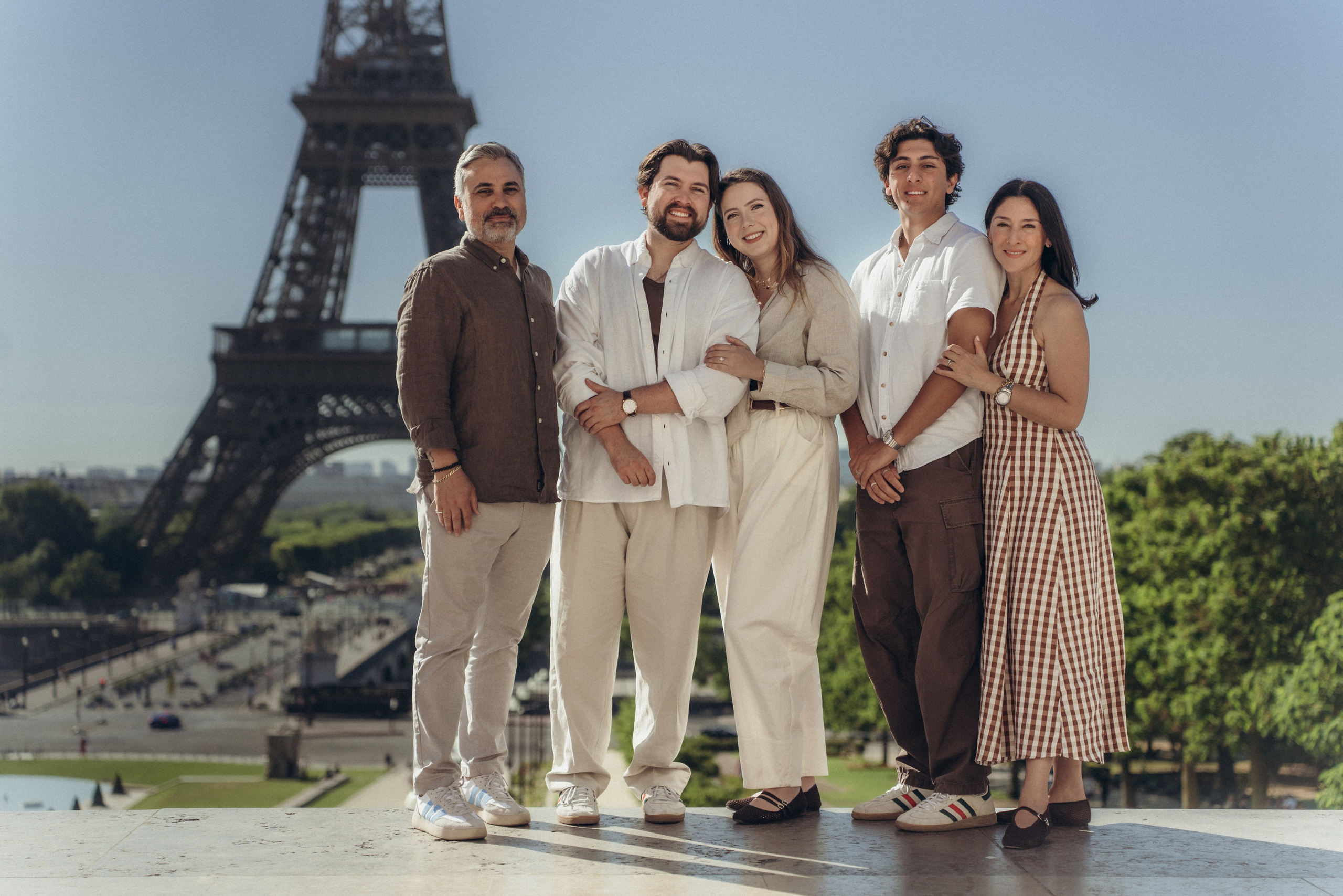 Tous réunis. Photographe à Paris — portraits et mariages | Olia Sheb