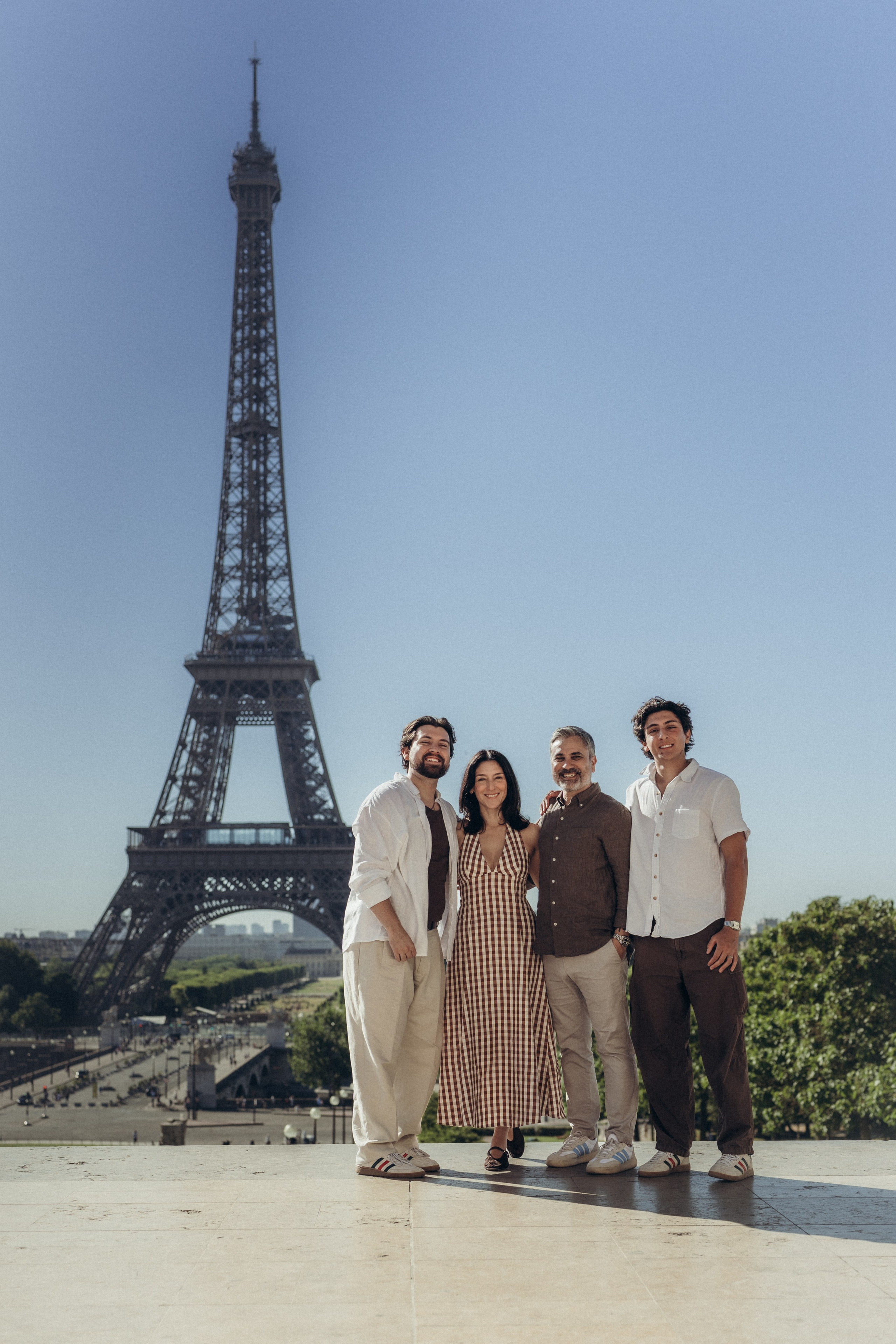 Tous réunis. Photographe à Paris — portraits et mariages | Olia Sheb