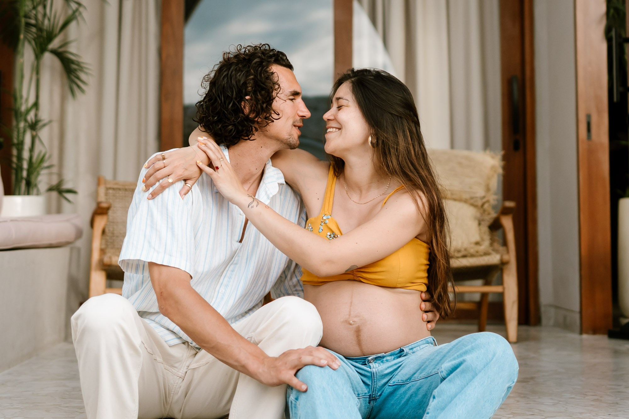 LARISSA & SJUUL MATERNITY. Female Photographer in Bali