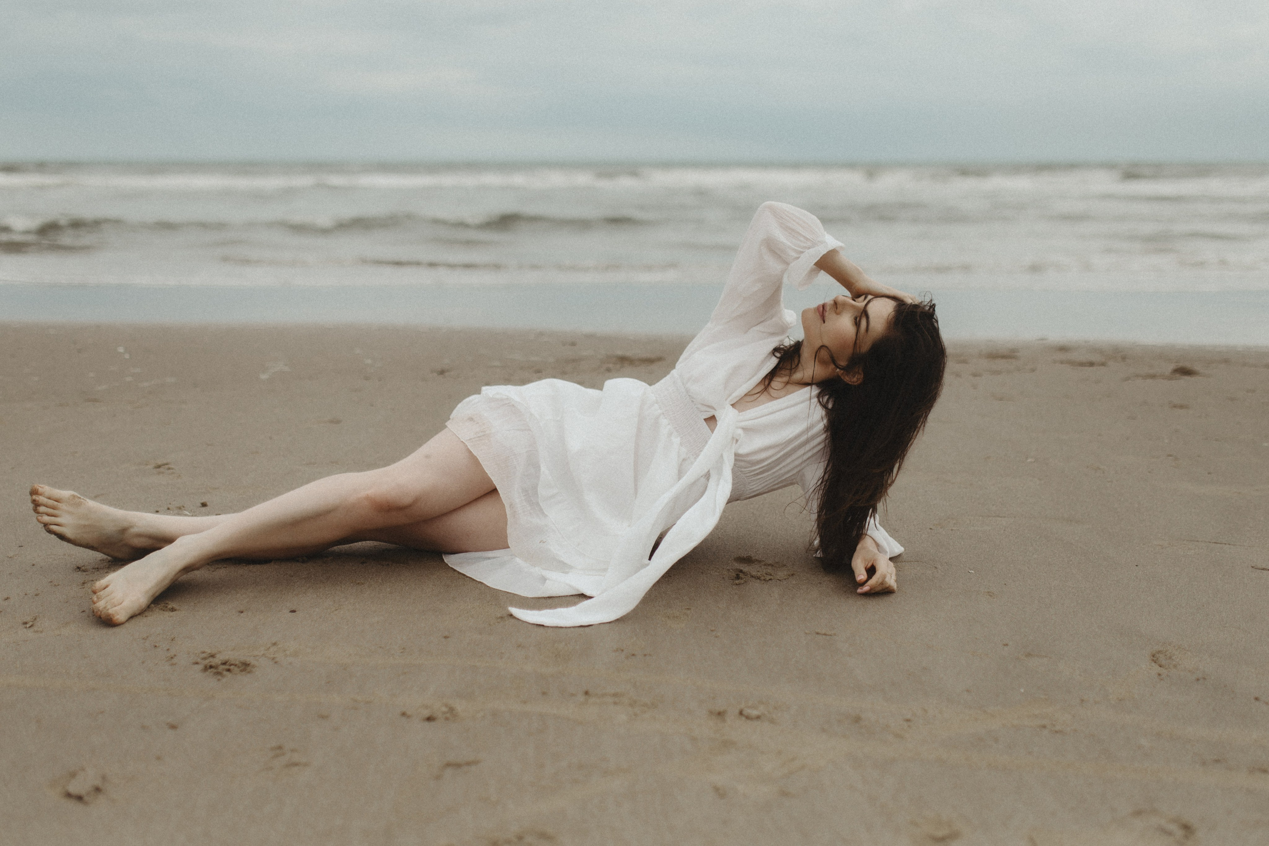 Seaside Session. Wedding and Portrait Photographer Evie Moon