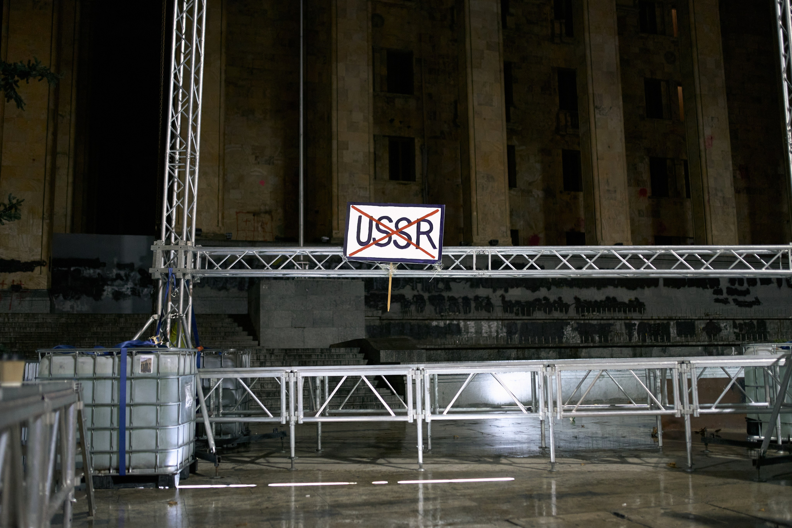 Never back to USSR. Visual artist