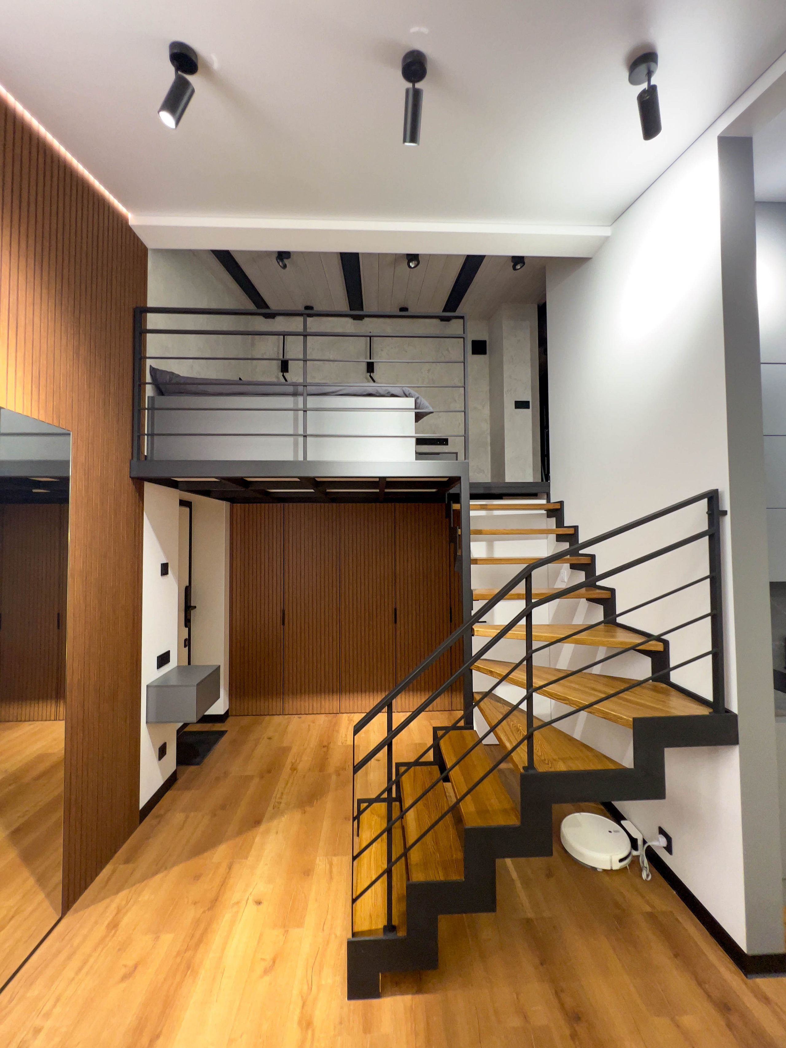 The apartment is on two levels. Fotograf Dmitrii Donets