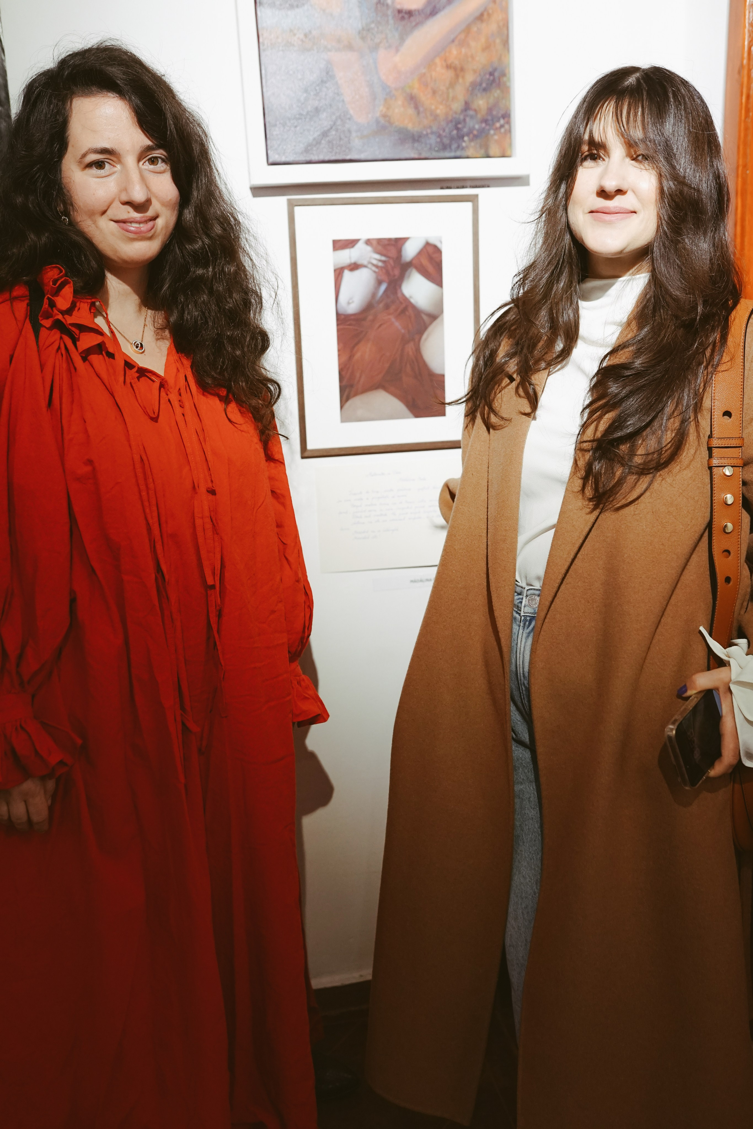 Expoziție Foto Maternitate Brașov | Mădălina Beda. Madalina Beda- Artist vizual, fotograf, doula la nastere, consultant babywearing Brasov si in toata tara