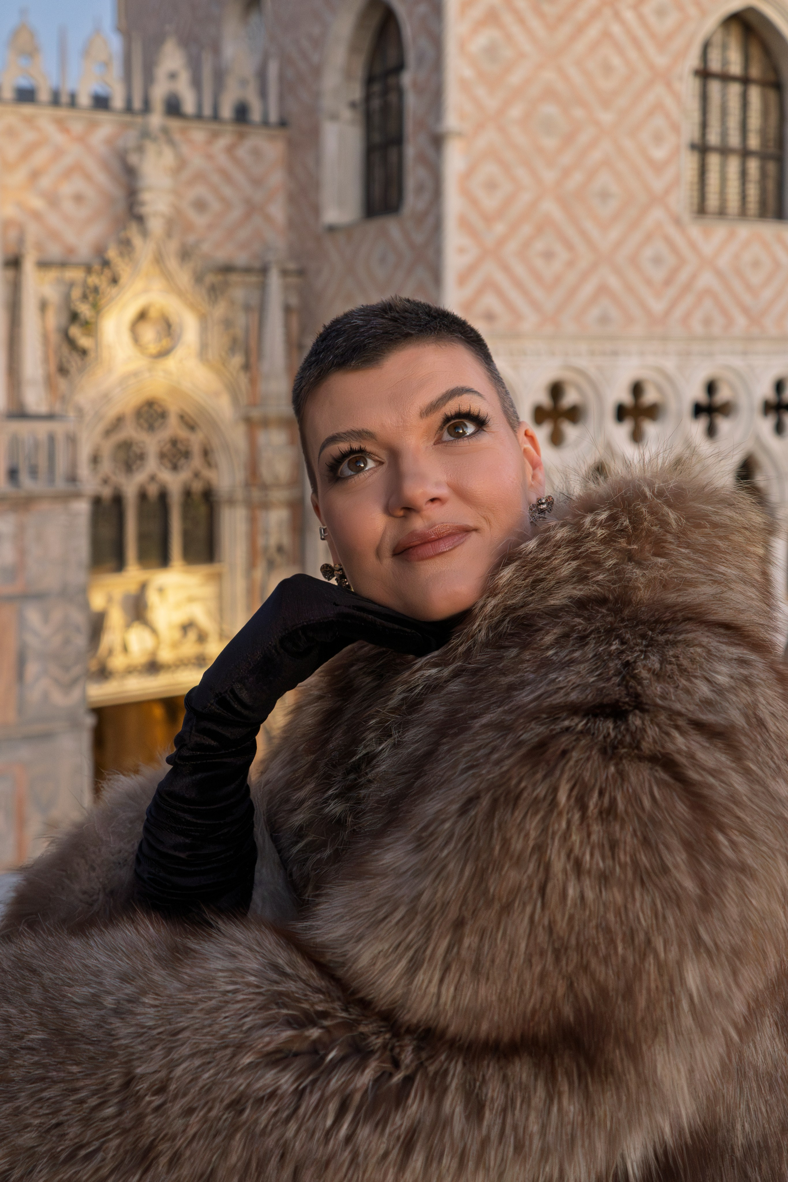 Branding photoshoot Venice for blogger in fur coat in San Marco