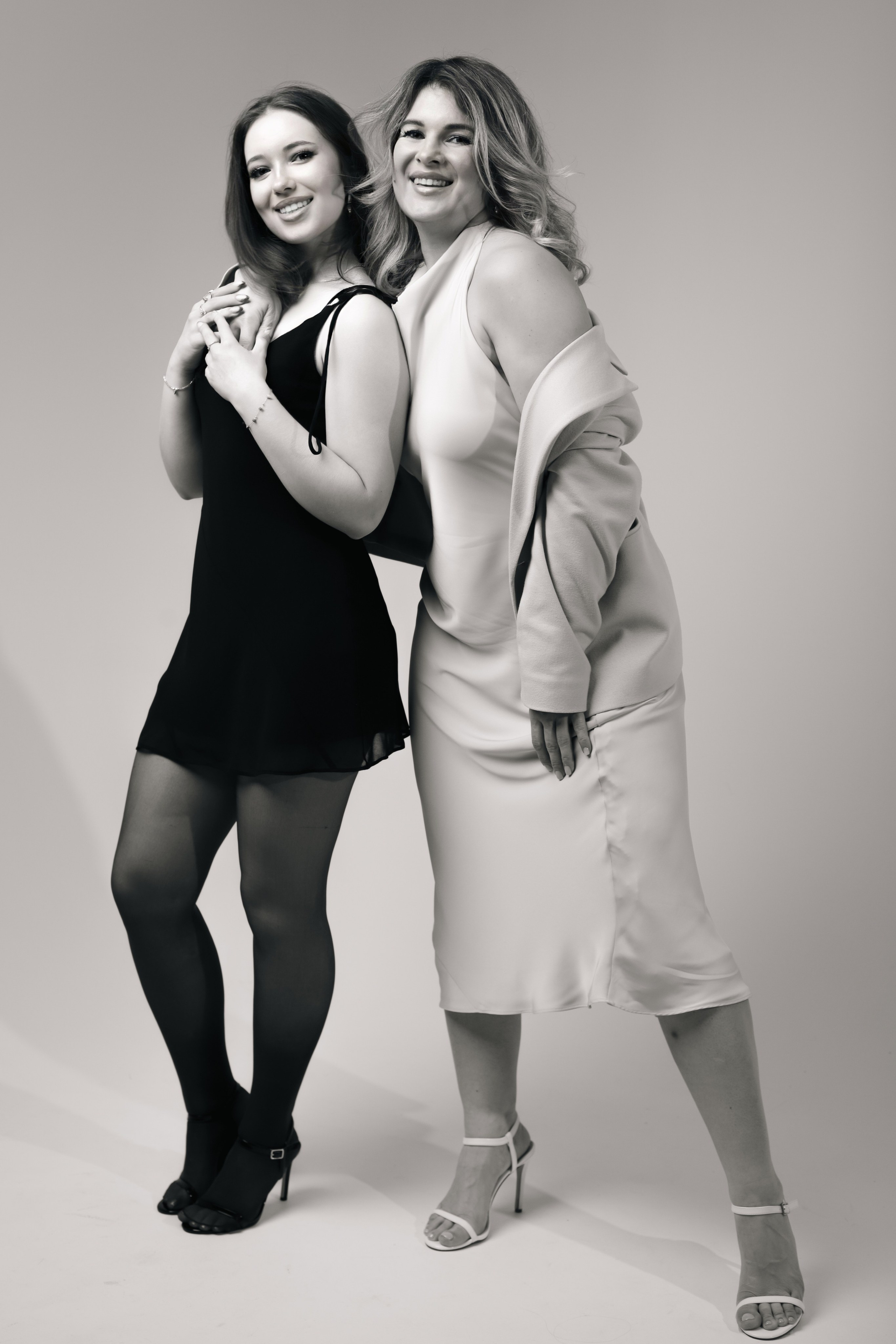Olena&Darinka. VALERIIA VIUNOVA individual shooting\love story\event\brand