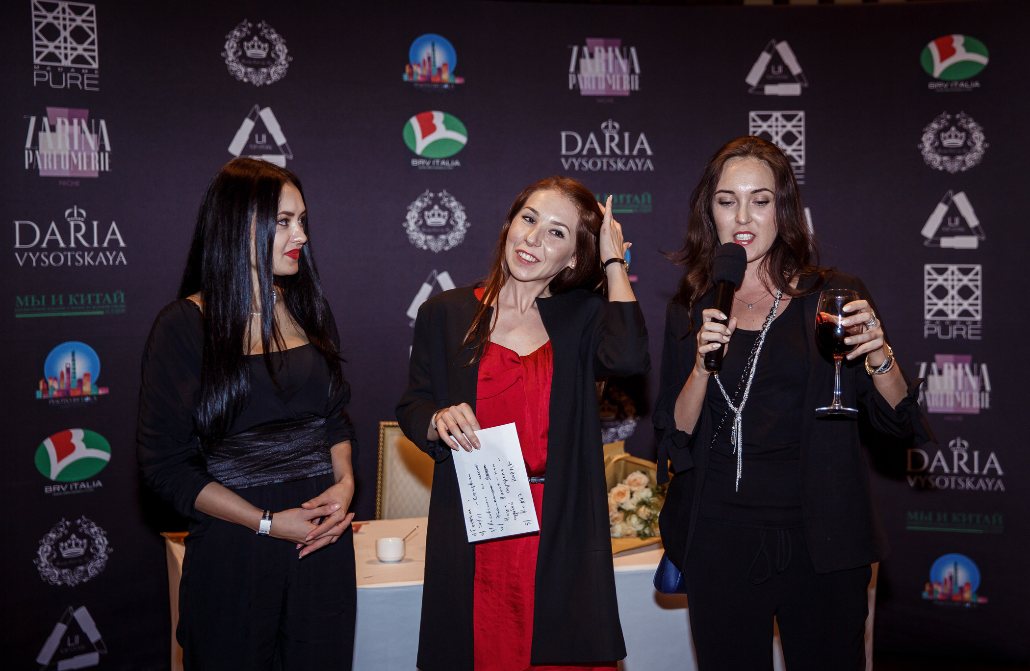 Презентация книги Д. Высоцкой. Фотограф в Шанхае — Лола Пидлуская