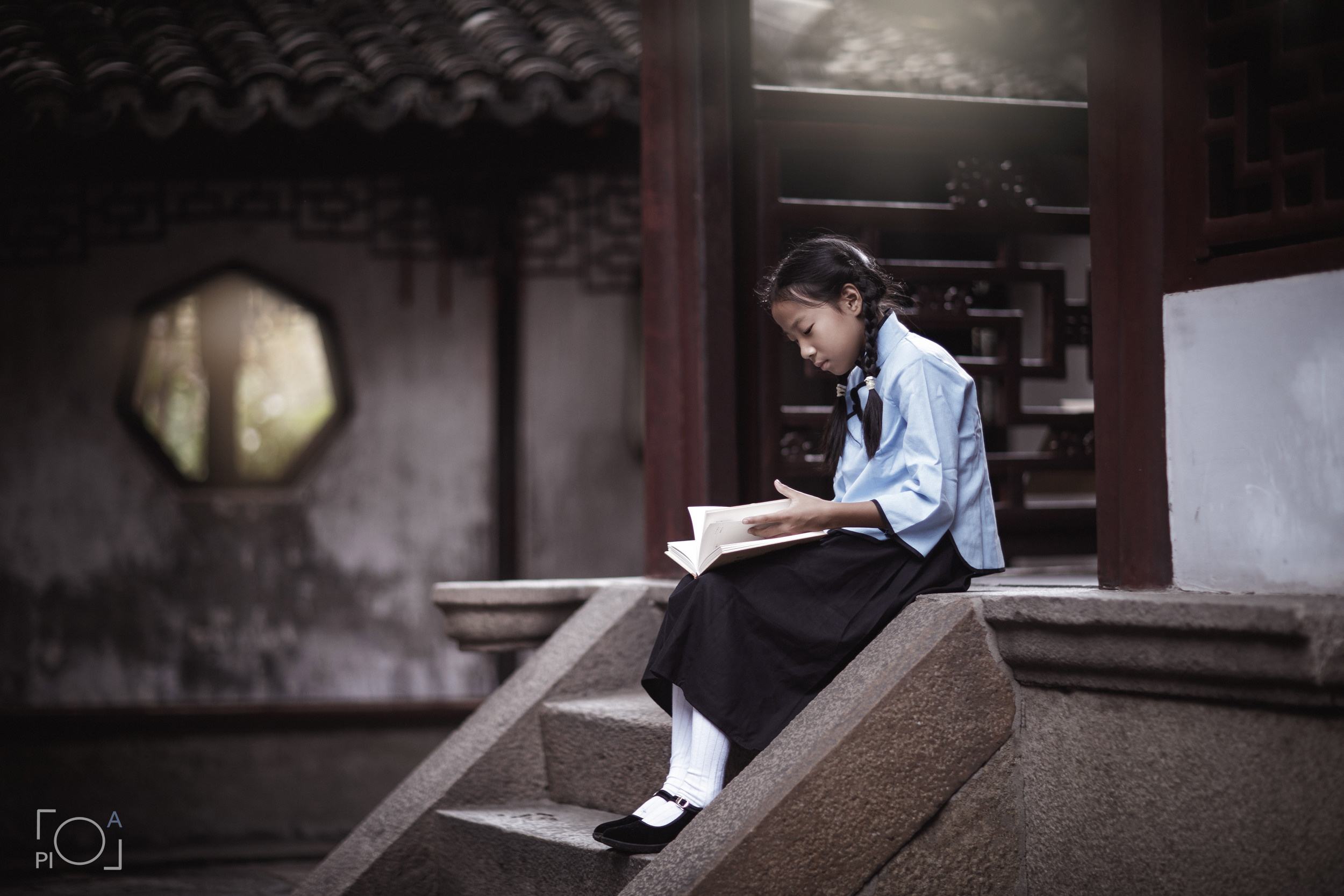 Фотосессия для девочки в китайском школьном костюме 1960х, Yu Garden. Фотограф в Шанхае — Лола Пидлуская