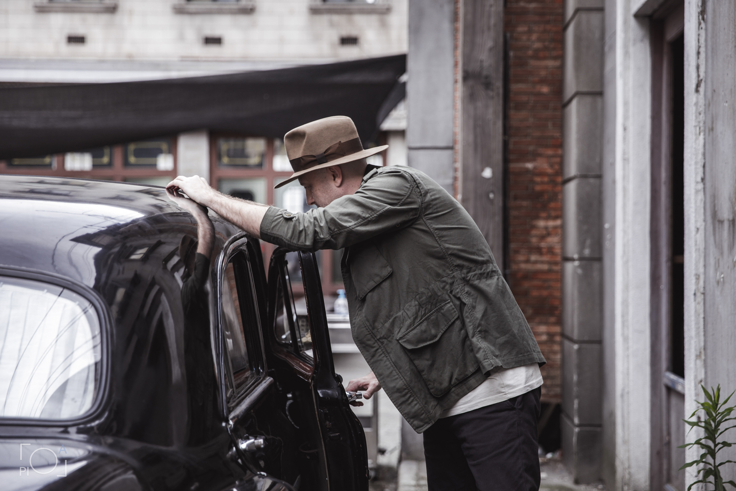 Australian blogger in a Shanghai movie studio. Unretouched. Photographer in Shanghai — Lola Pidluskaya