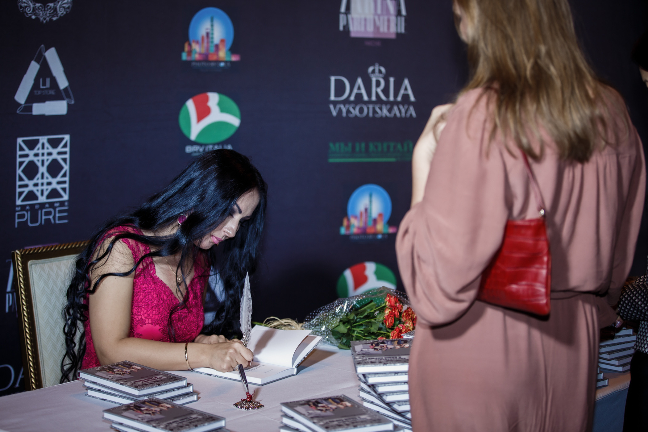 Презентация книги Д. Высоцкой. Фотограф в Шанхае — Лола Пидлуская