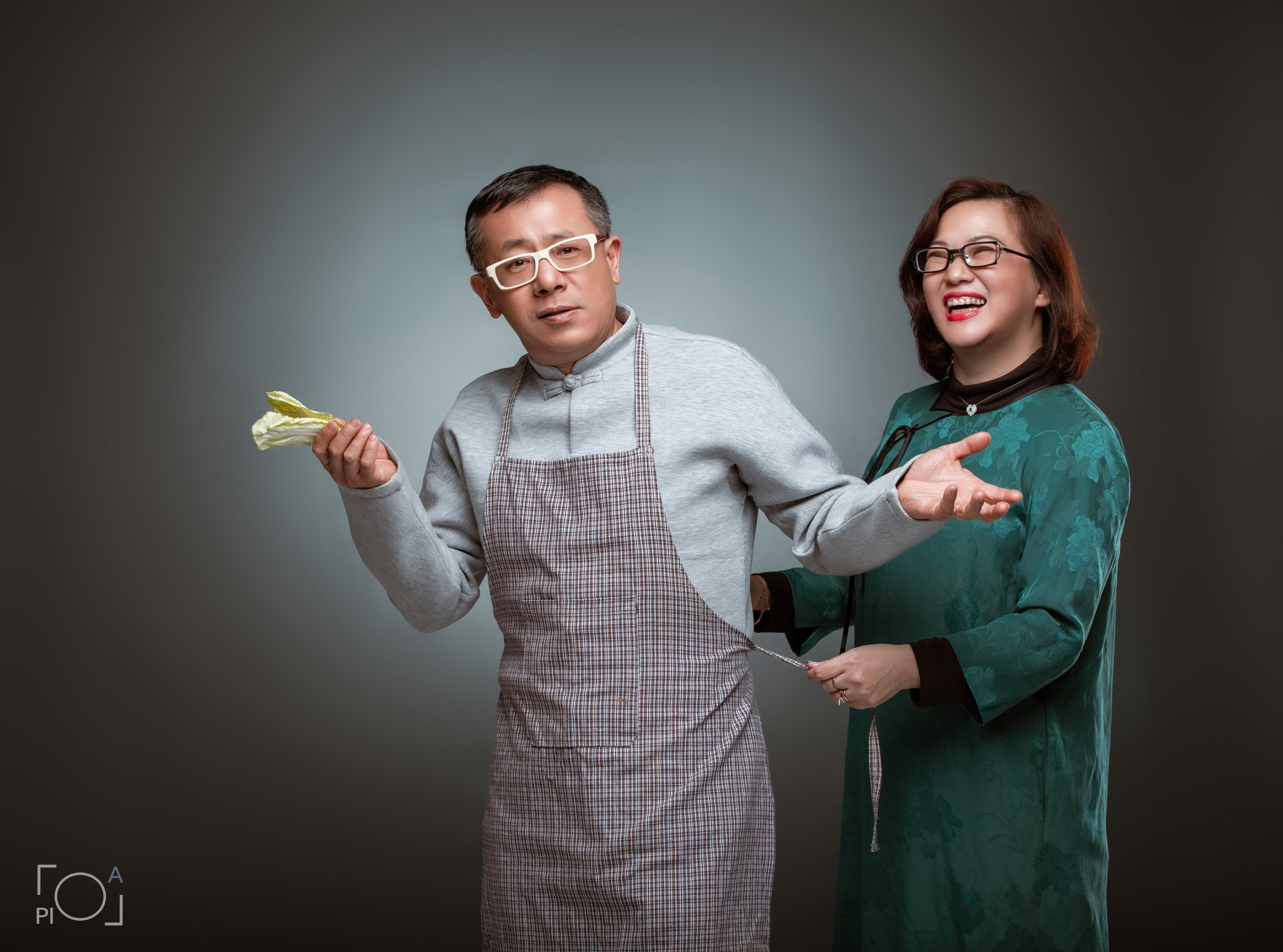 Friendly family: Photo shoot with pets in the studio. Photographer in Shanghai — Lola Pidluskaya