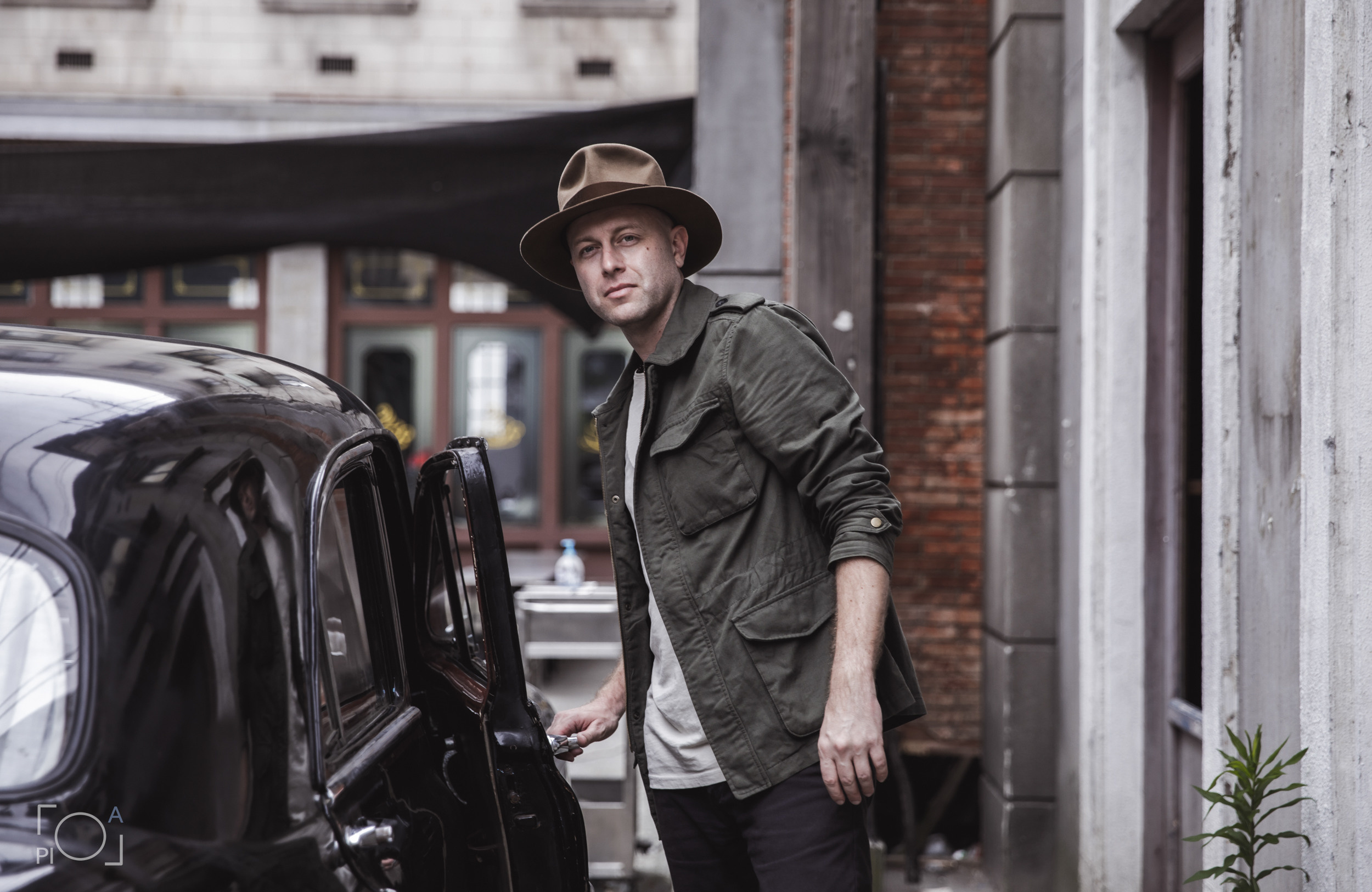 Australian blogger in a Shanghai movie studio. Unretouched. Photographer in Shanghai — Lola Pidluskaya