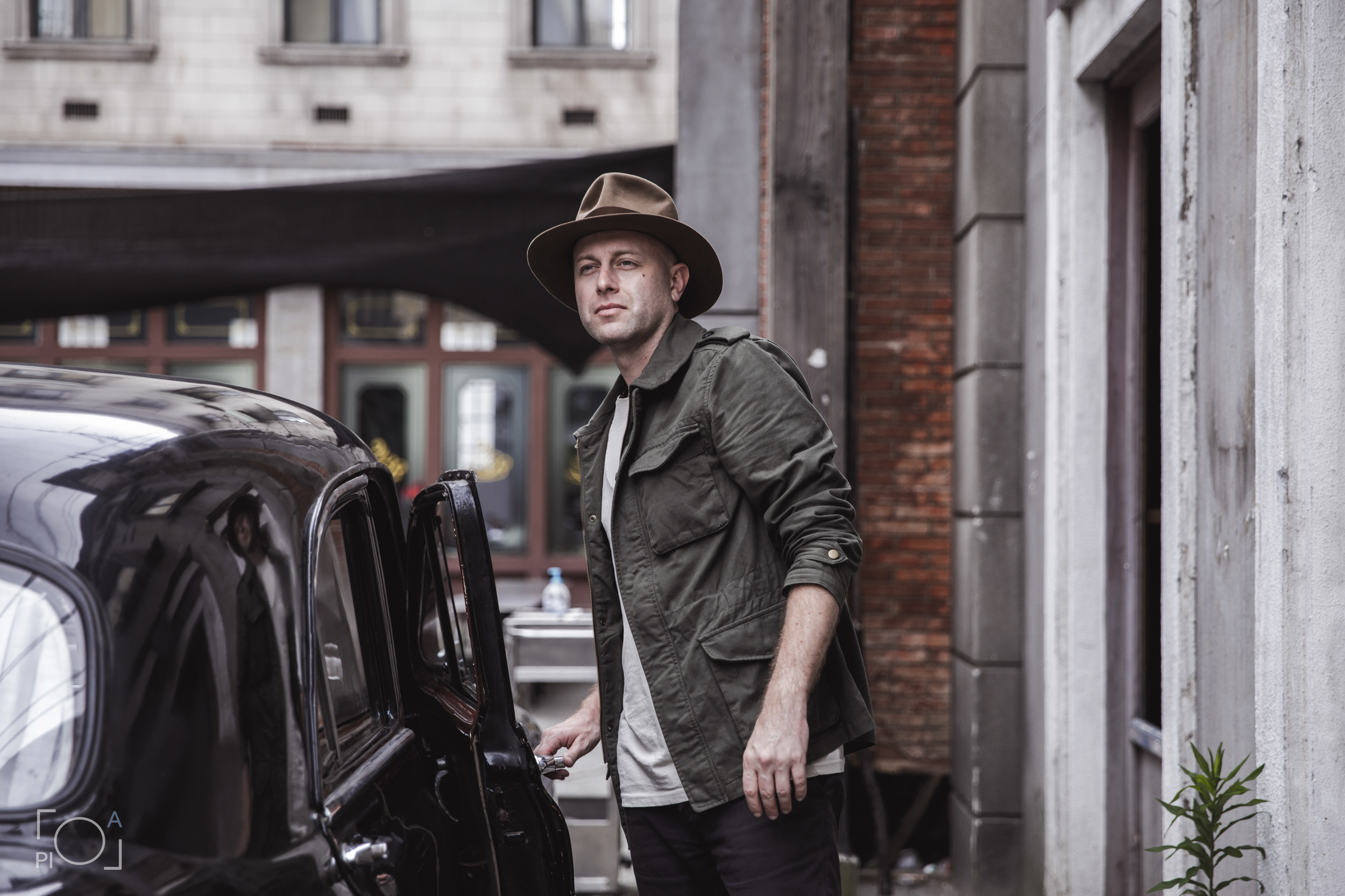 Australian blogger in a Shanghai movie studio. Unretouched. Photographer in Shanghai — Lola Pidluskaya