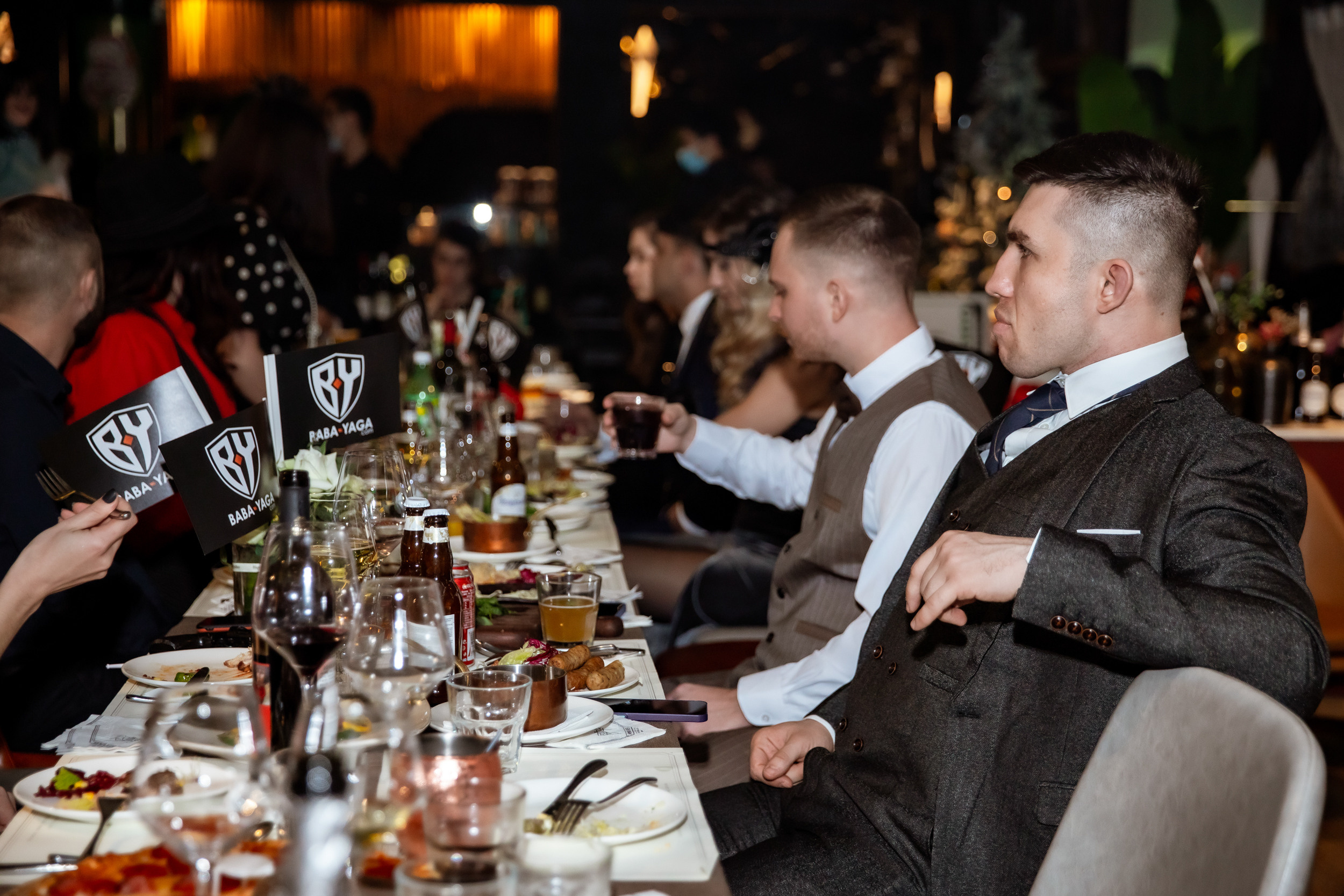 Corporate party in the style of a gangster party. Photographer in Shanghai — Lola Pidluskaya