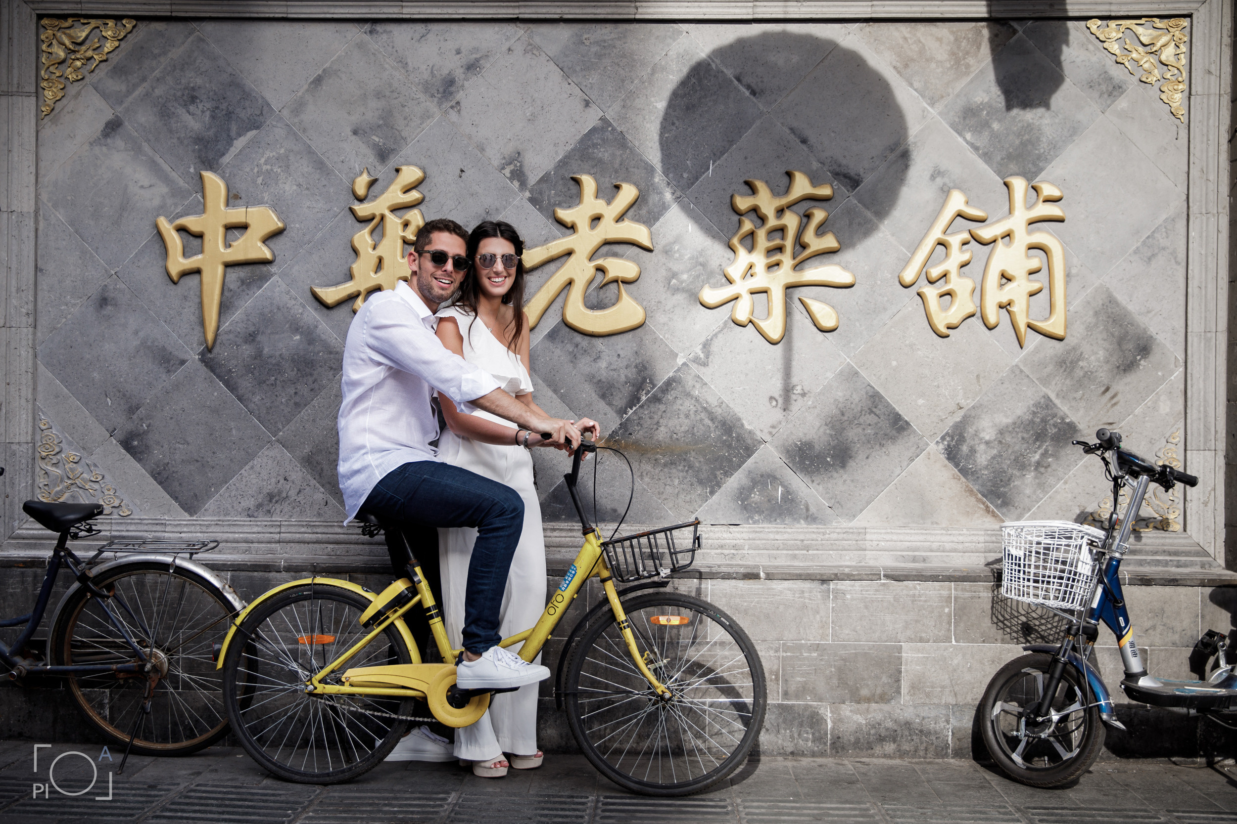 Романтическая прогулка: Фотосессия Бен и Лиор в двух знаковых местах Ш. Фотограф в Шанхае — Лола Пидлуская