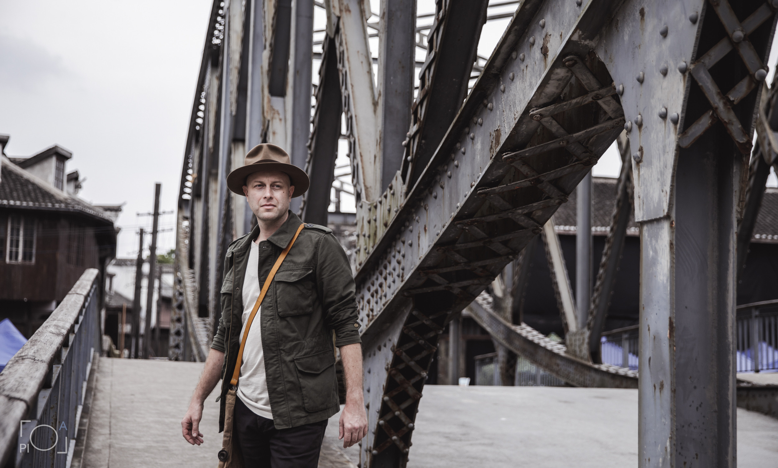 Australian blogger in a Shanghai movie studio. Unretouched. Photographer in Shanghai — Lola Pidluskaya