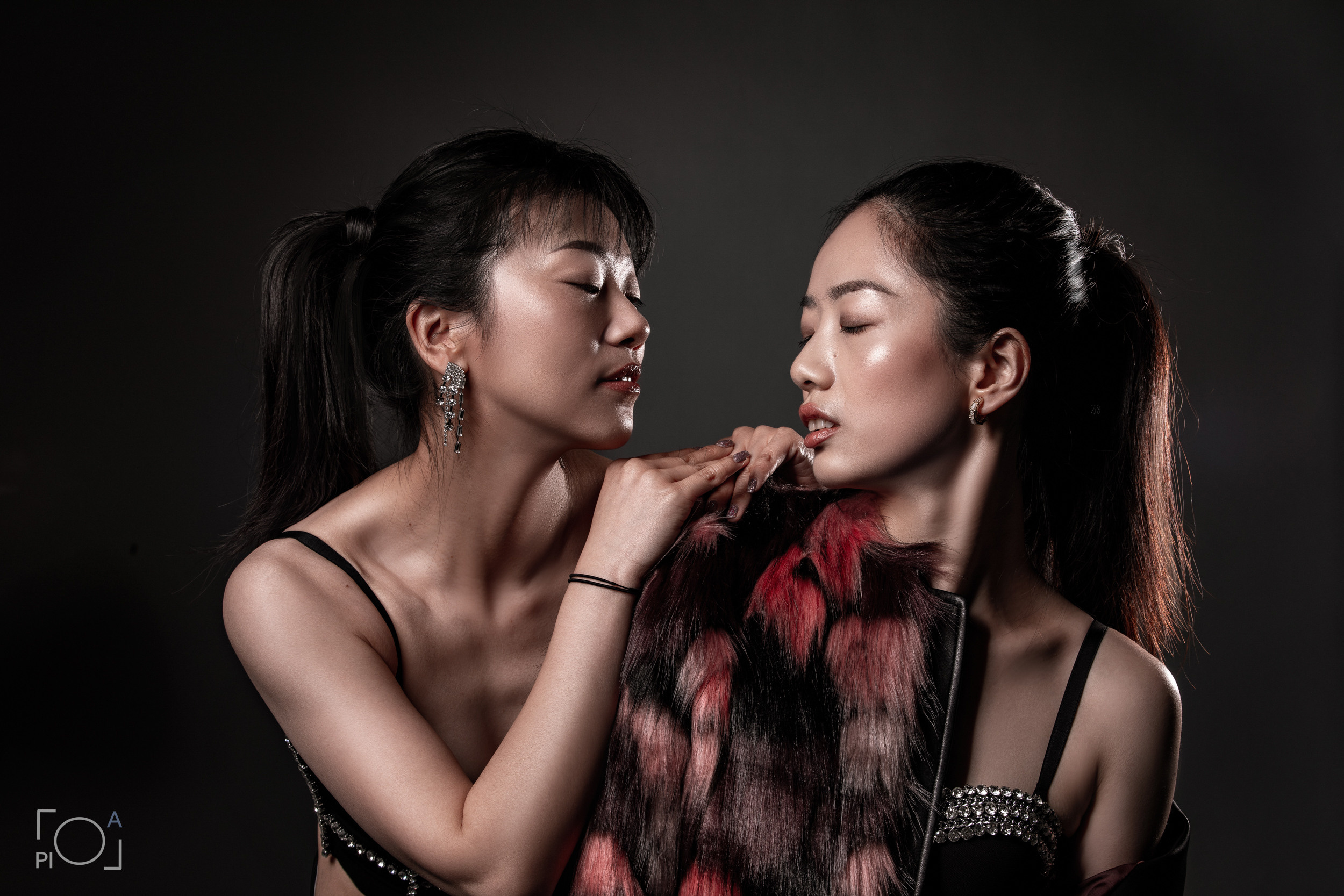Beauty and grace: Photo shoot of belly dancers Ellen & Linjie. Photographer in Shanghai — Lola Pidluskaya