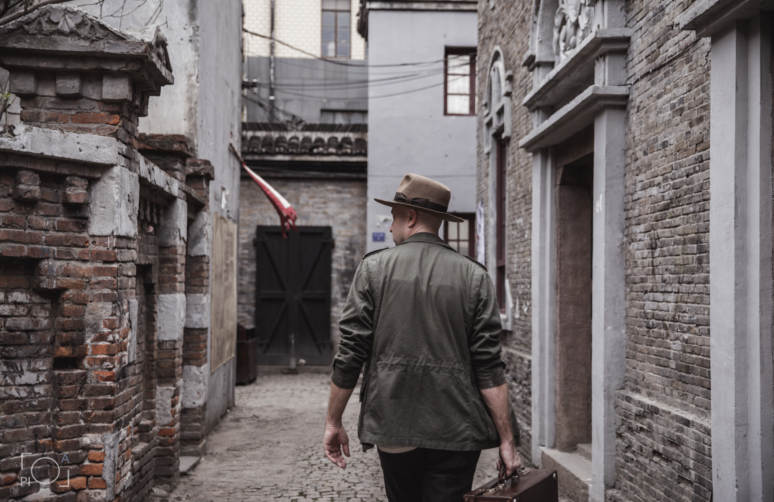 Australian blogger in a Shanghai movie studio. Unretouched. Photographer in Shanghai — Lola Pidluskaya