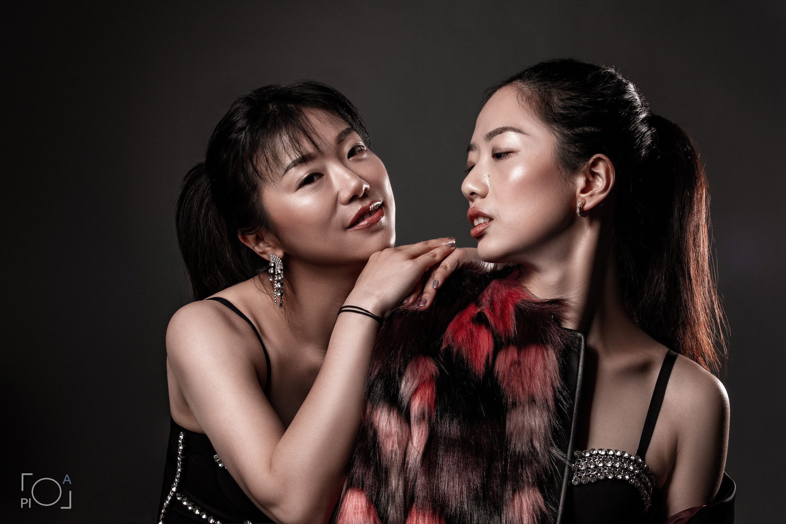 Beauty and grace: Photo shoot of belly dancers Ellen & Linjie. Photographer in Shanghai — Lola Pidluskaya