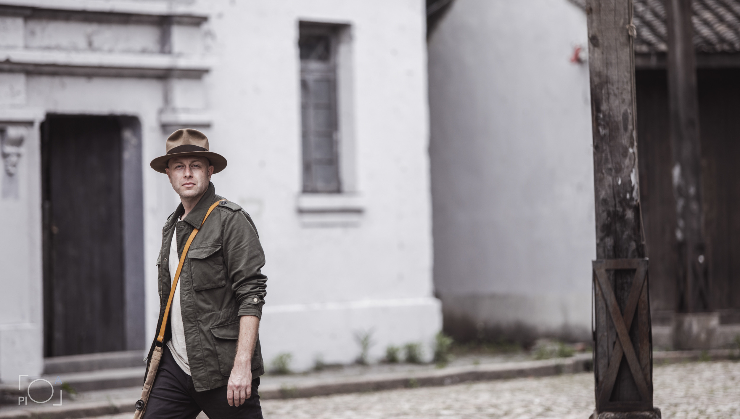 Australian blogger in a Shanghai movie studio. Unretouched. Photographer in Shanghai — Lola Pidluskaya