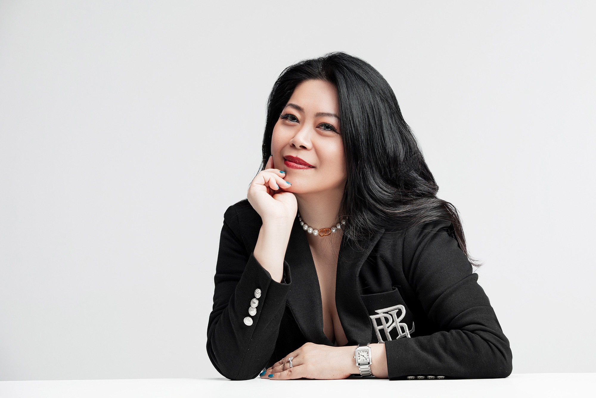 Photo shoot for a chic businesswoman. Studio photo shoot in Shanghai