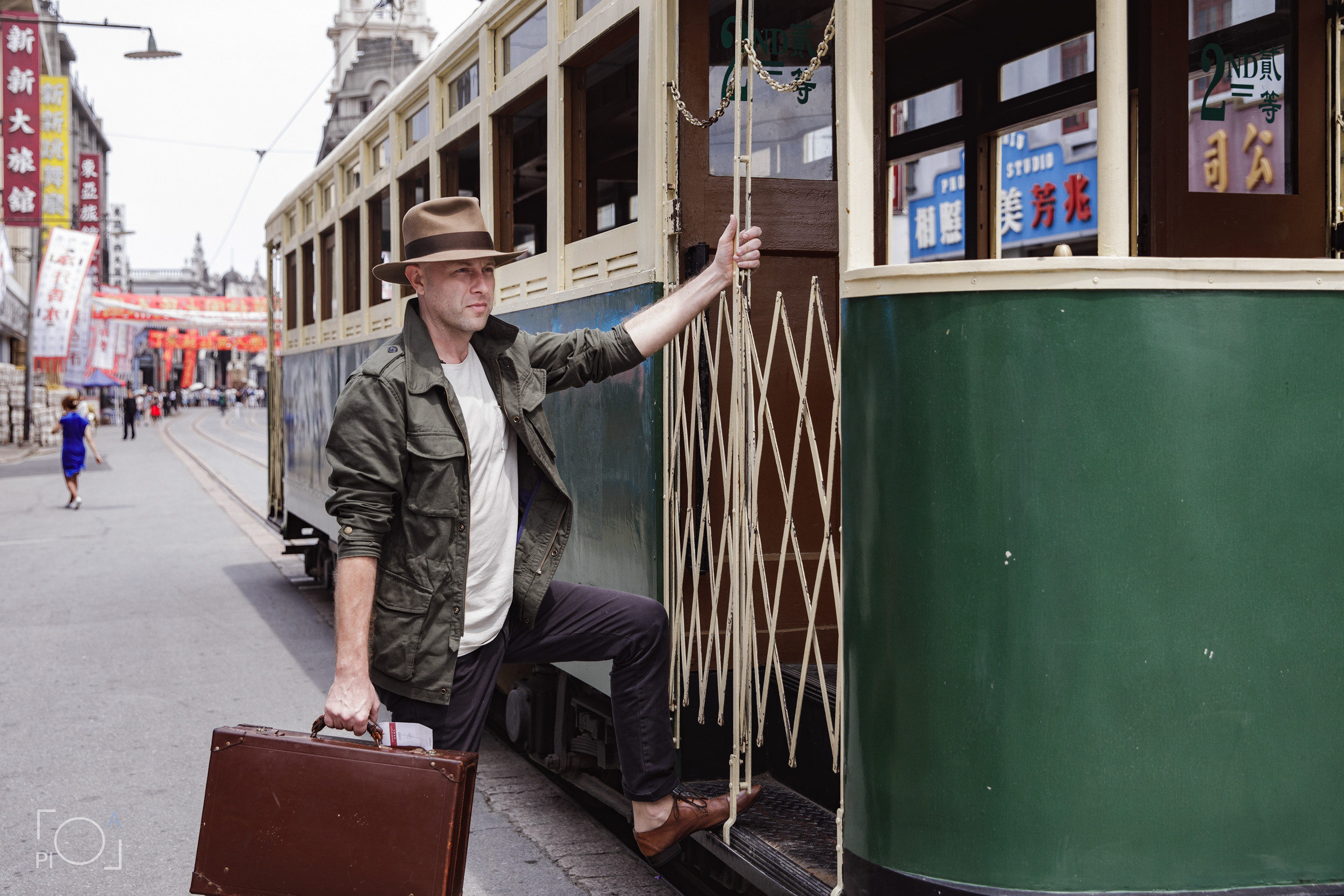 Australian blogger in a Shanghai movie studio. Unretouched. Photographer in Shanghai — Lola Pidluskaya