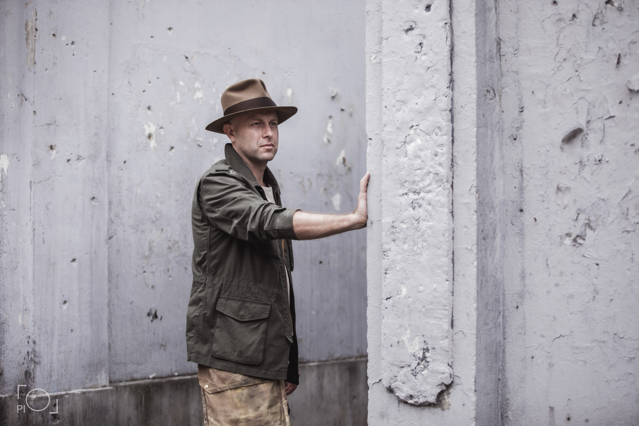 Australian blogger in a Shanghai movie studio. Unretouched. Photographer in Shanghai — Lola Pidluskaya