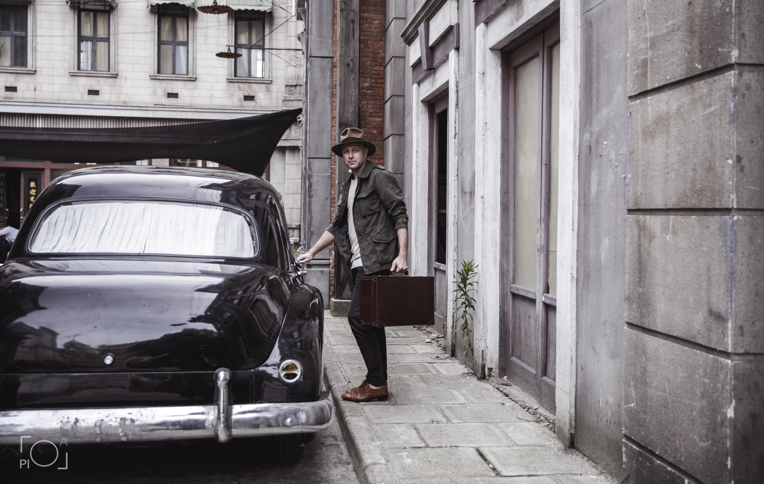 Australian blogger in a Shanghai movie studio. Unretouched. Photographer in Shanghai — Lola Pidluskaya