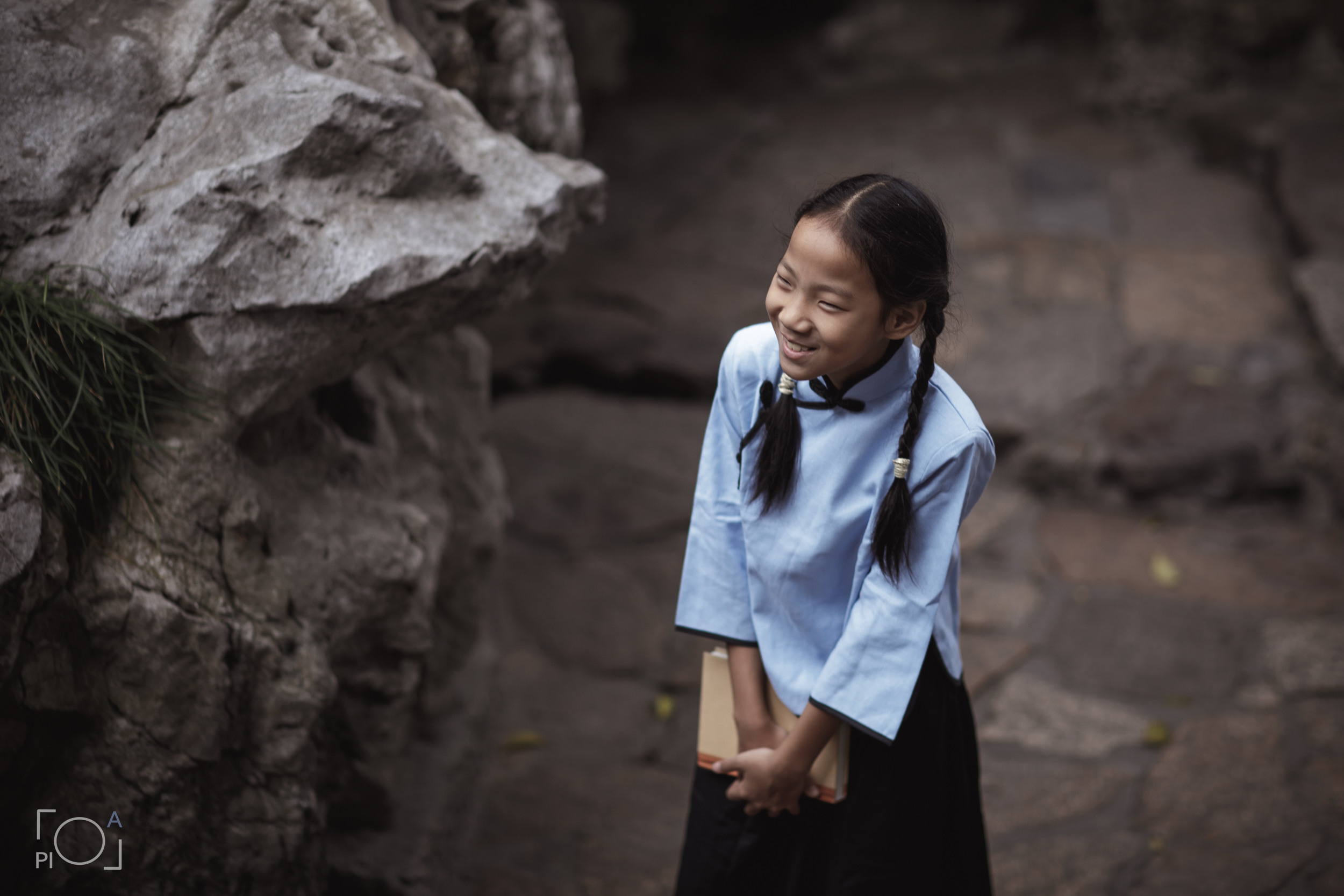 Фотосессия для девочки в китайском школьном костюме 1960х, Yu Garden. Фотограф в Шанхае — Лола Пидлуская