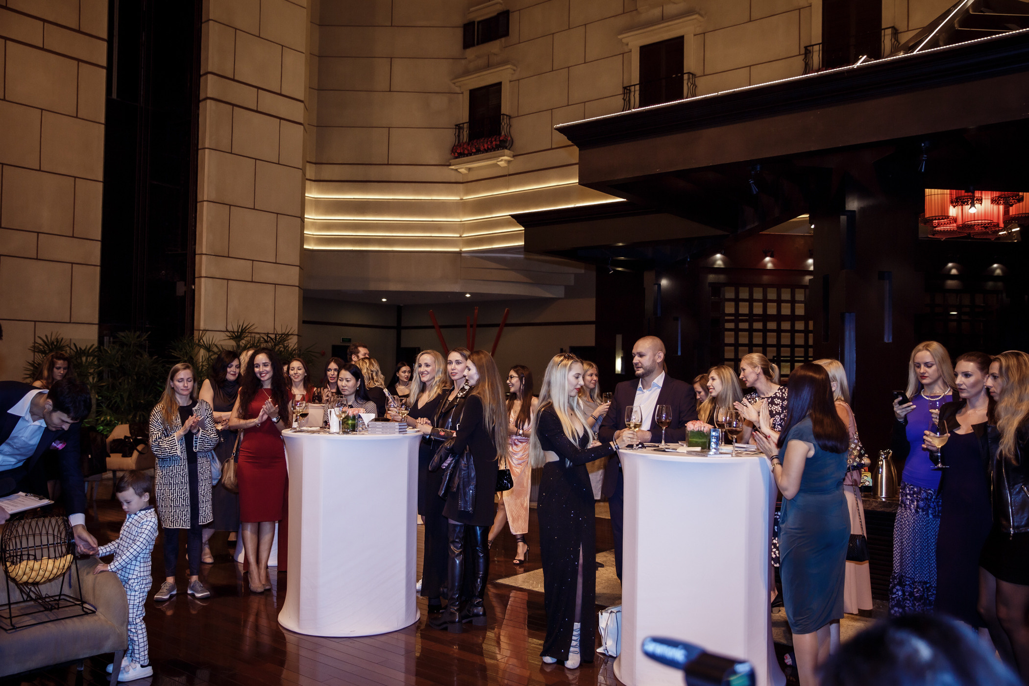 Презентация книги Д. Высоцкой. Фотограф в Шанхае — Лола Пидлуская