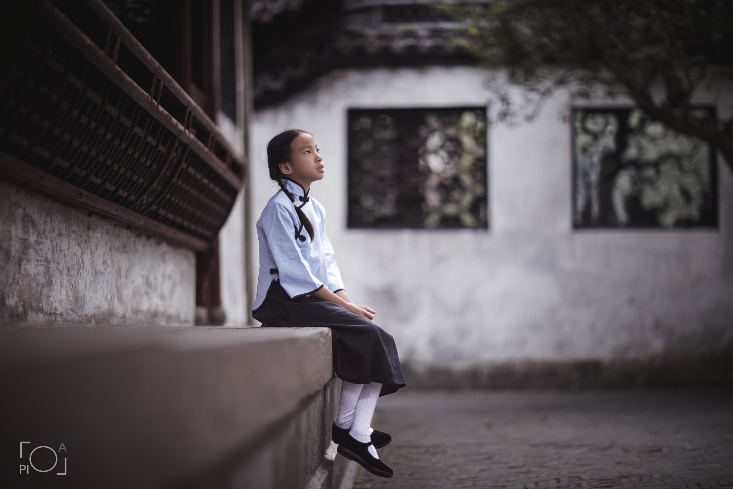 Фотосессия для девочки в китайском школьном костюме 1960х, Yu Garden. Фотограф в Шанхае — Лола Пидлуская