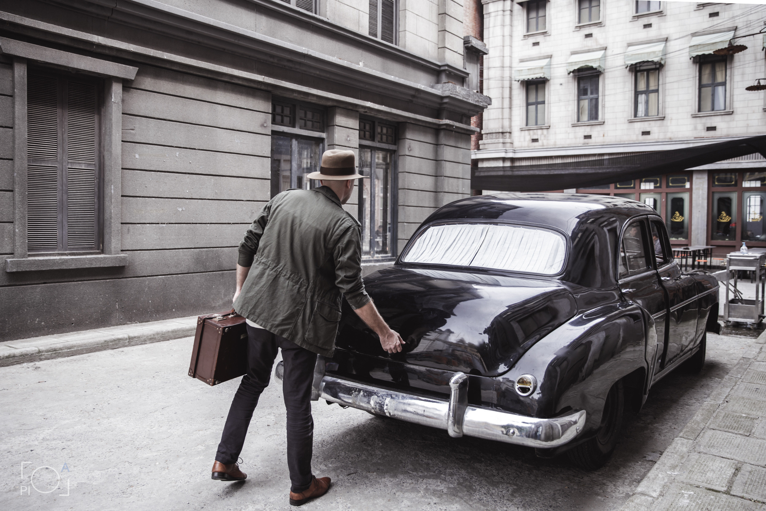 Australian blogger in a Shanghai movie studio. Unretouched. Photographer in Shanghai — Lola Pidluskaya