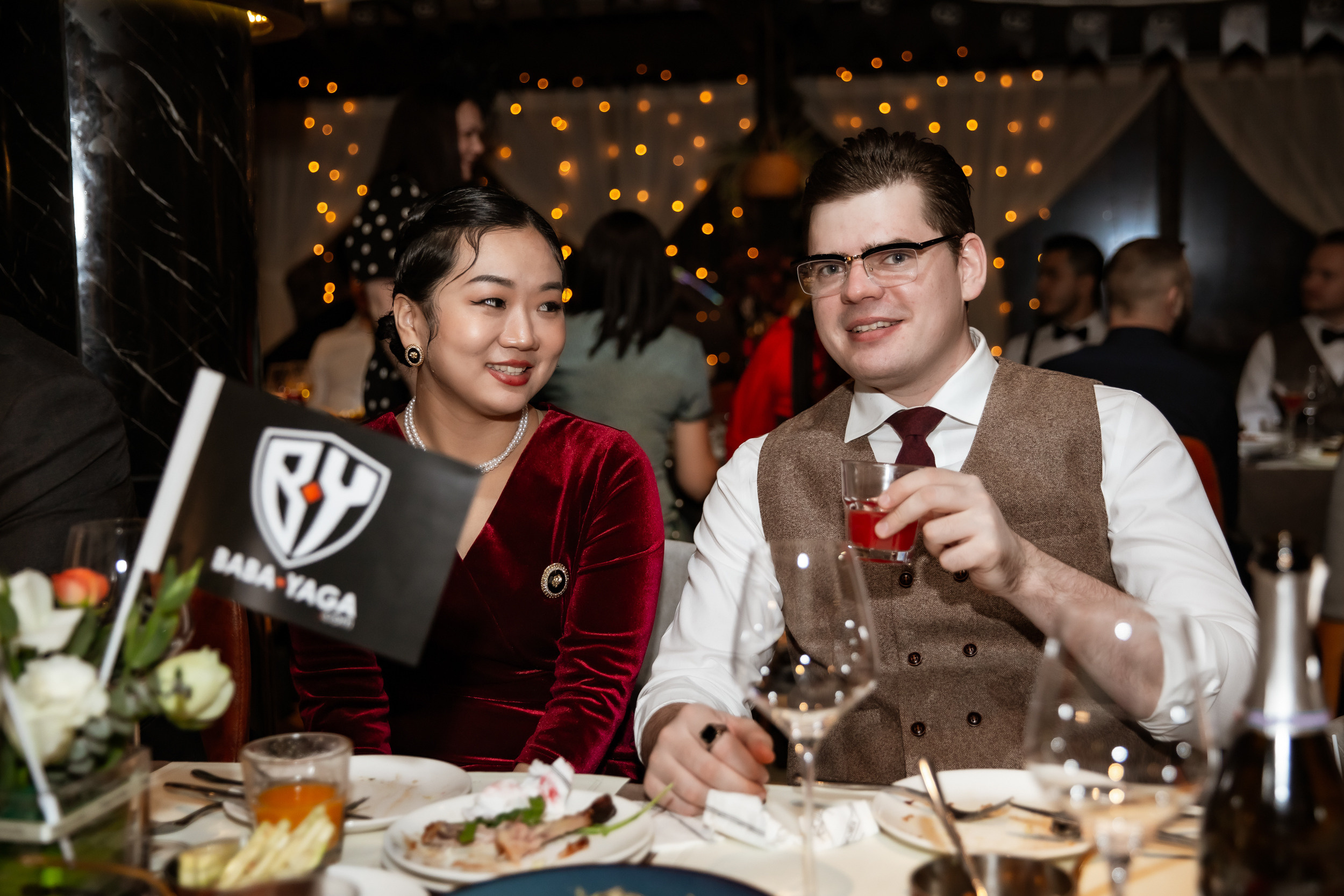 Corporate party in the style of a gangster party. Photographer in Shanghai — Lola Pidluskaya