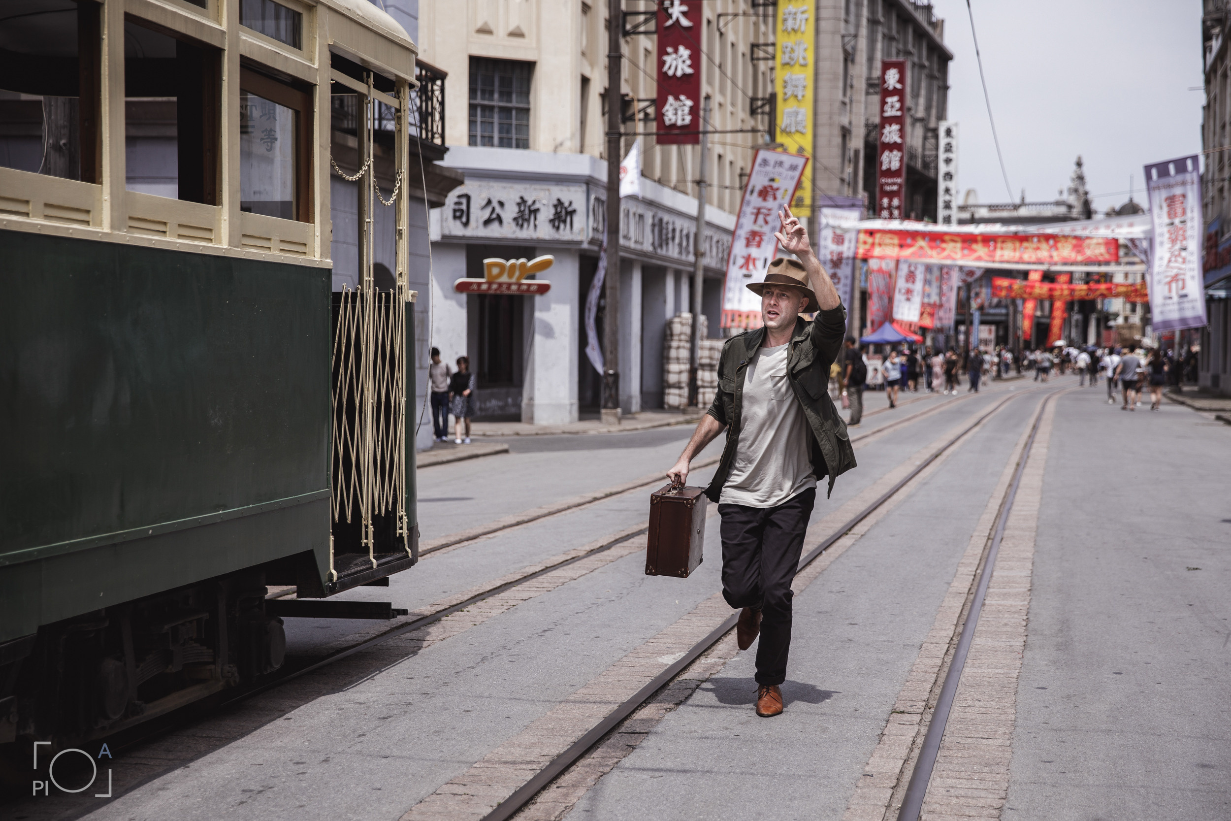Australian blogger in a Shanghai movie studio. Unretouched. Photographer in Shanghai — Lola Pidluskaya