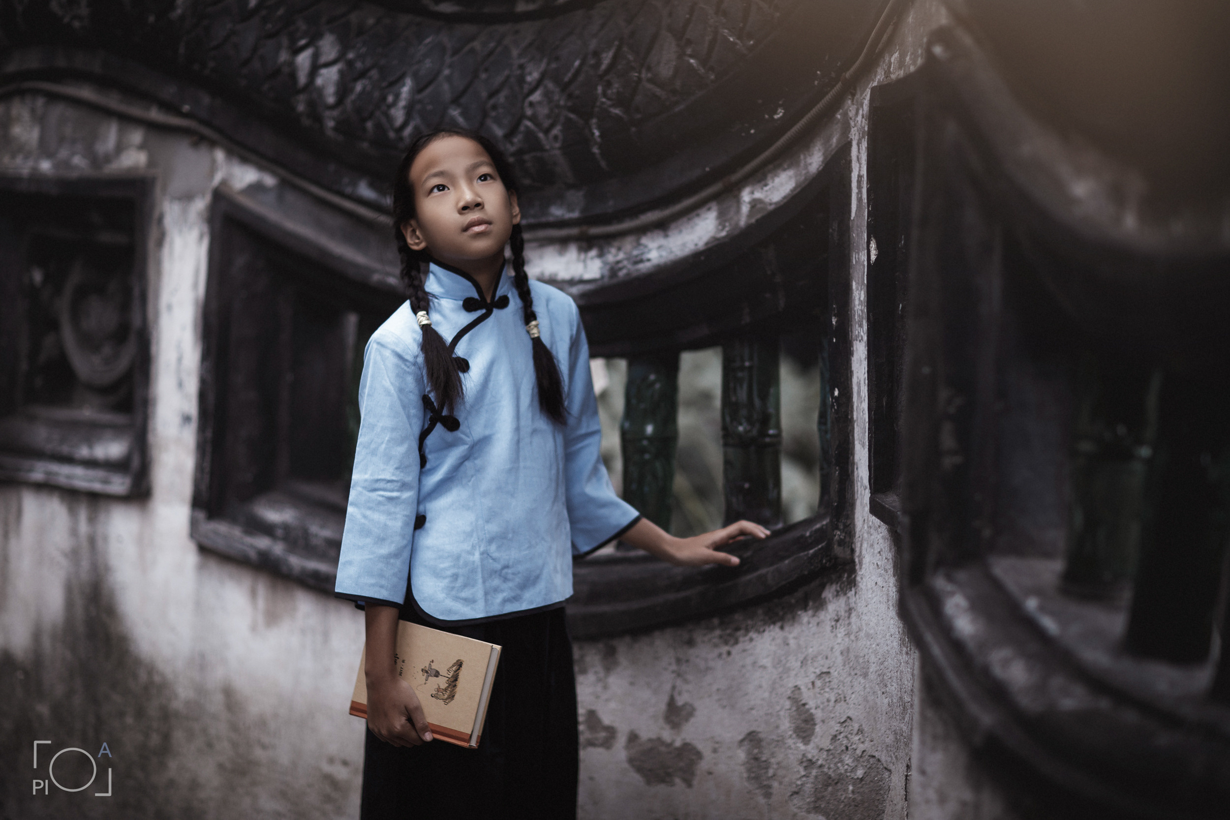 Фотосессия для девочки в китайском школьном костюме 1960х, Yu Garden. Фотограф в Шанхае — Лола Пидлуская