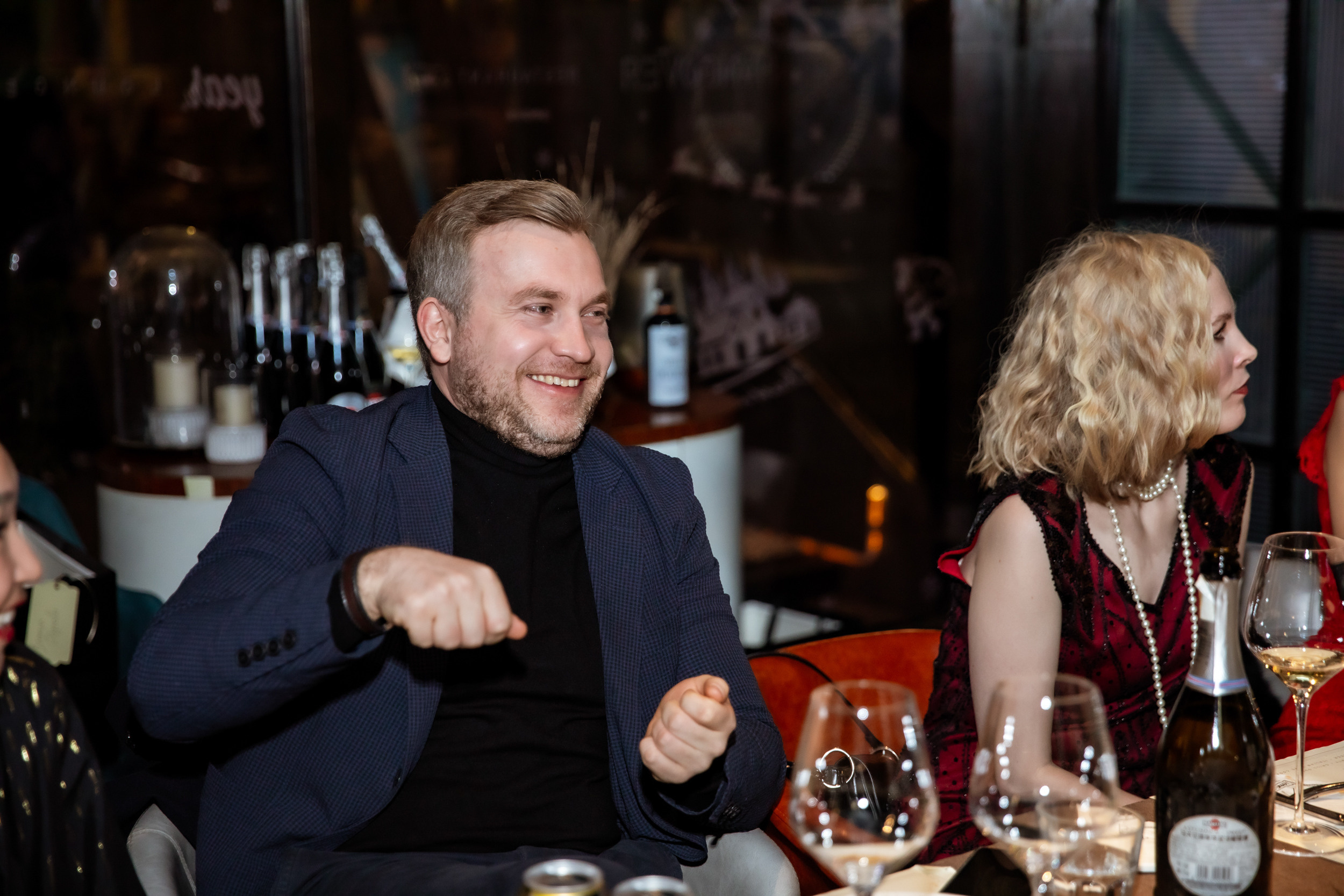 Corporate party in the style of a gangster party. Photographer in Shanghai — Lola Pidluskaya