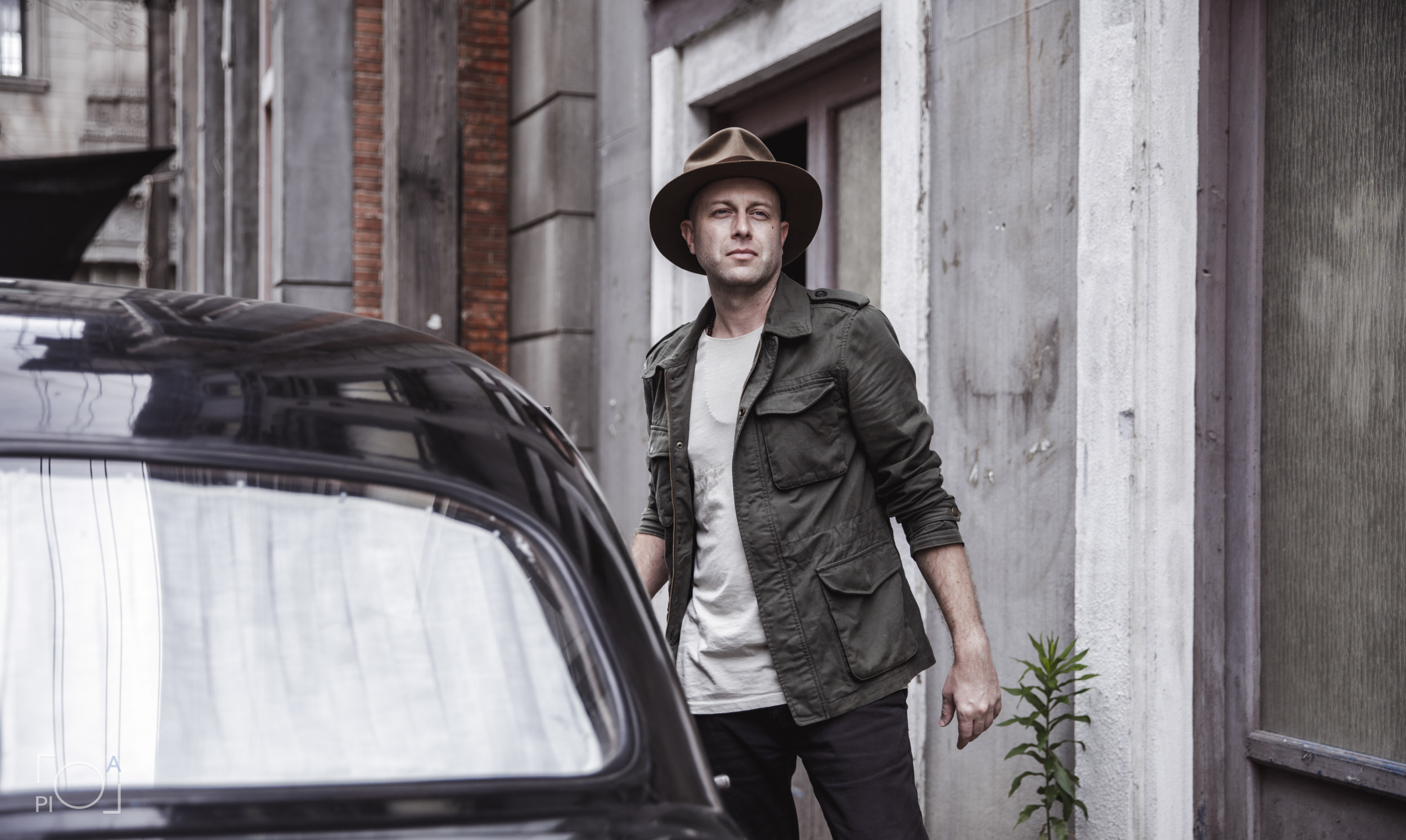 Australian blogger in a Shanghai movie studio. Unretouched. Photographer in Shanghai — Lola Pidluskaya