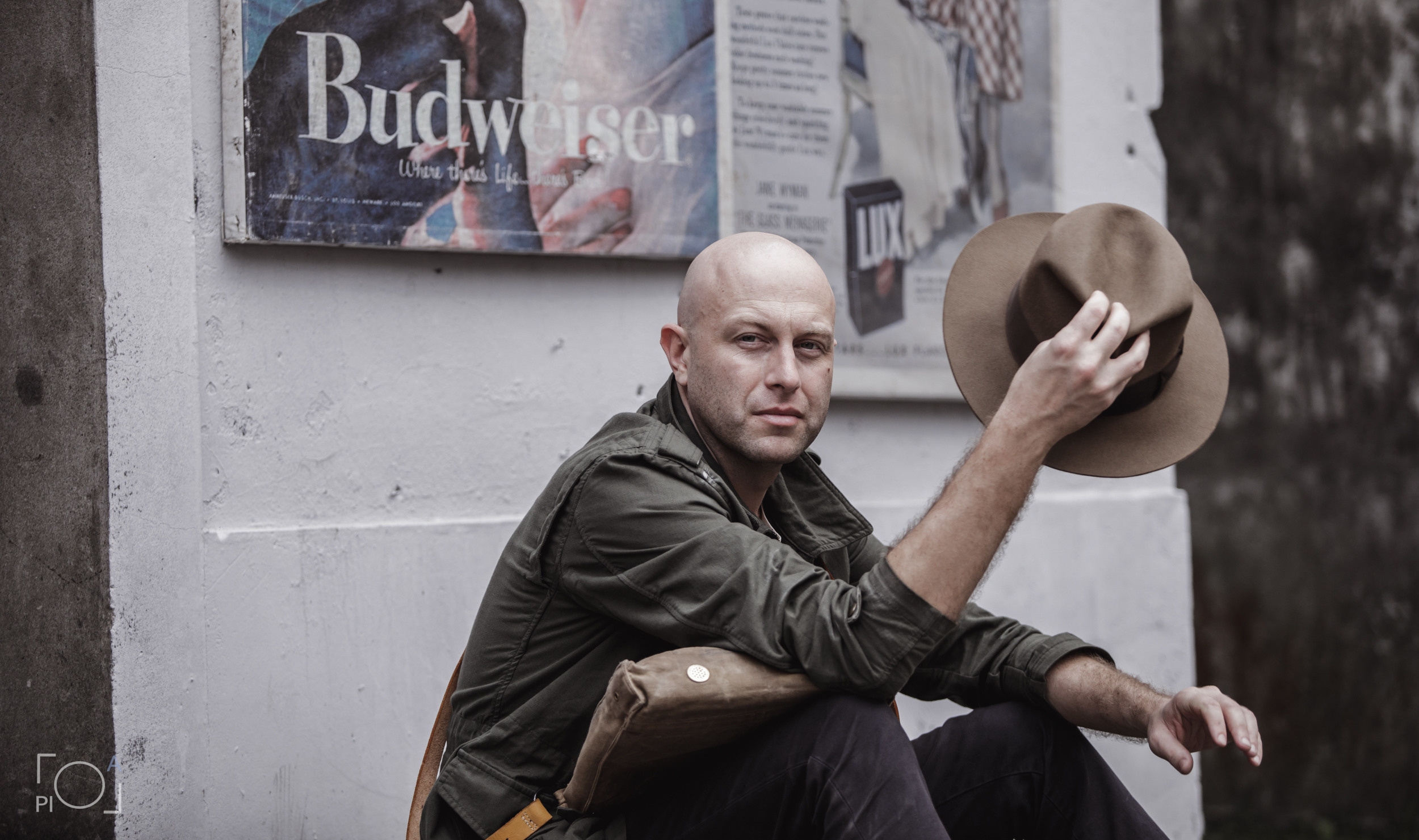 Australian blogger in a Shanghai movie studio. Unretouched. Photographer in Shanghai — Lola Pidluskaya