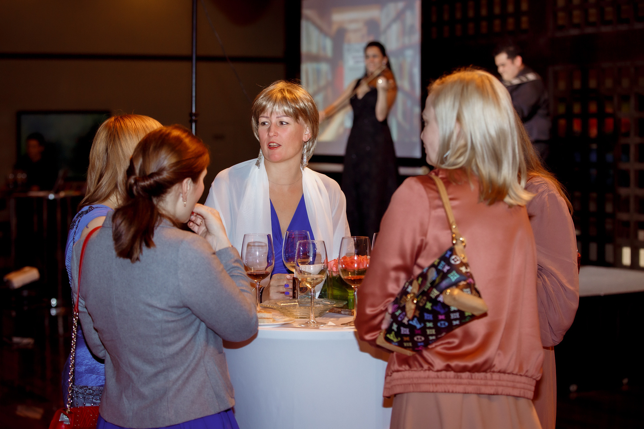 Презентация книги Д. Высоцкой. Фотограф в Шанхае — Лола Пидлуская