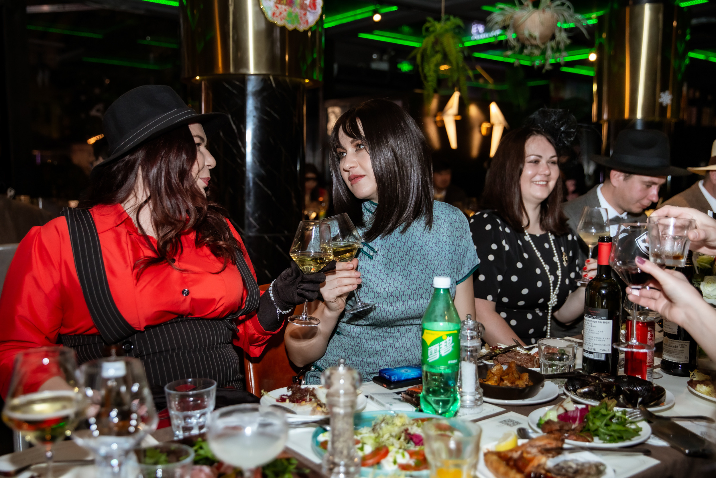Corporate party in the style of a gangster party. Photographer in Shanghai — Lola Pidluskaya
