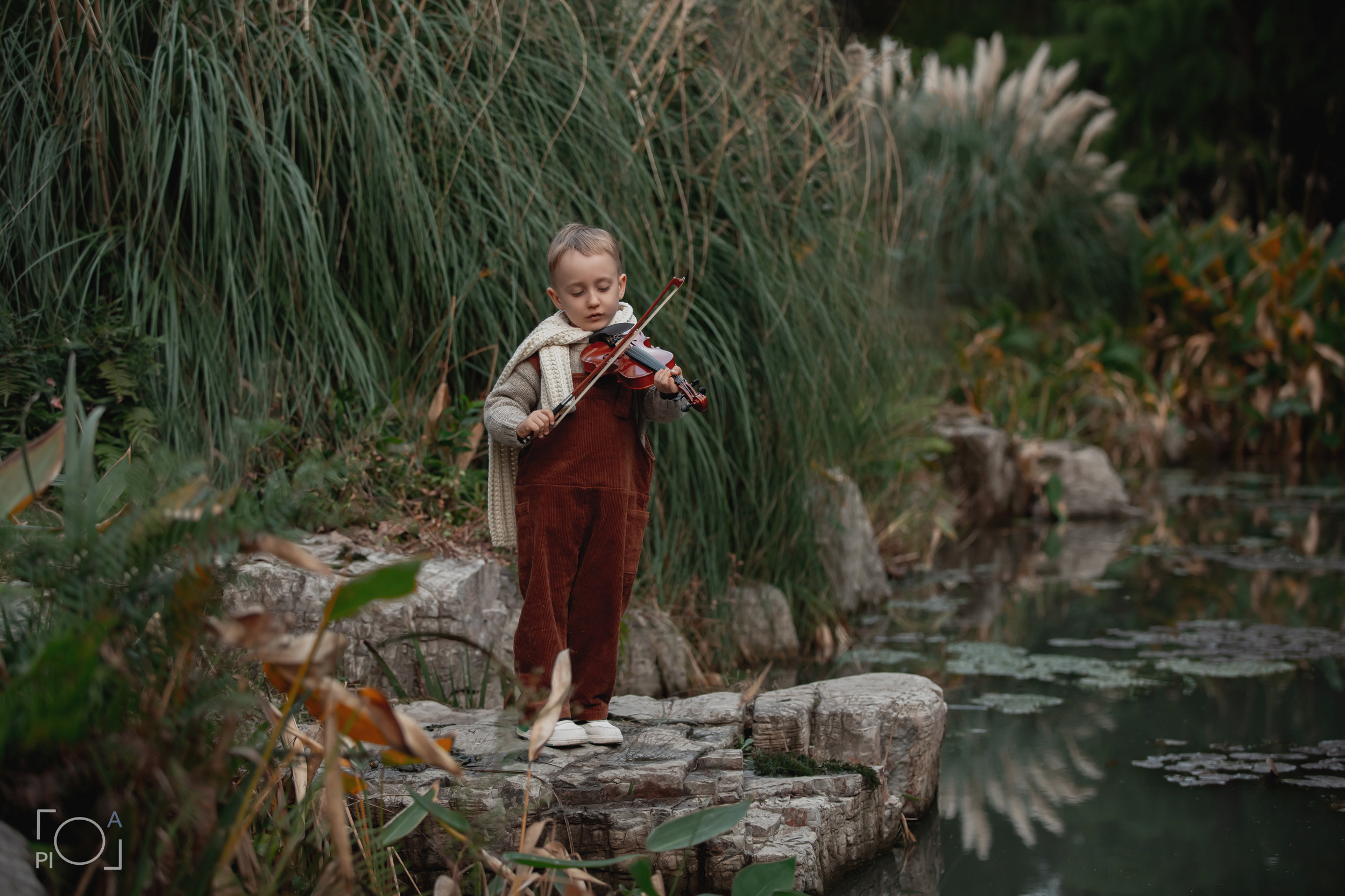 A dwarf in the forest. Photographer in Shanghai — Lola Pidluskaya