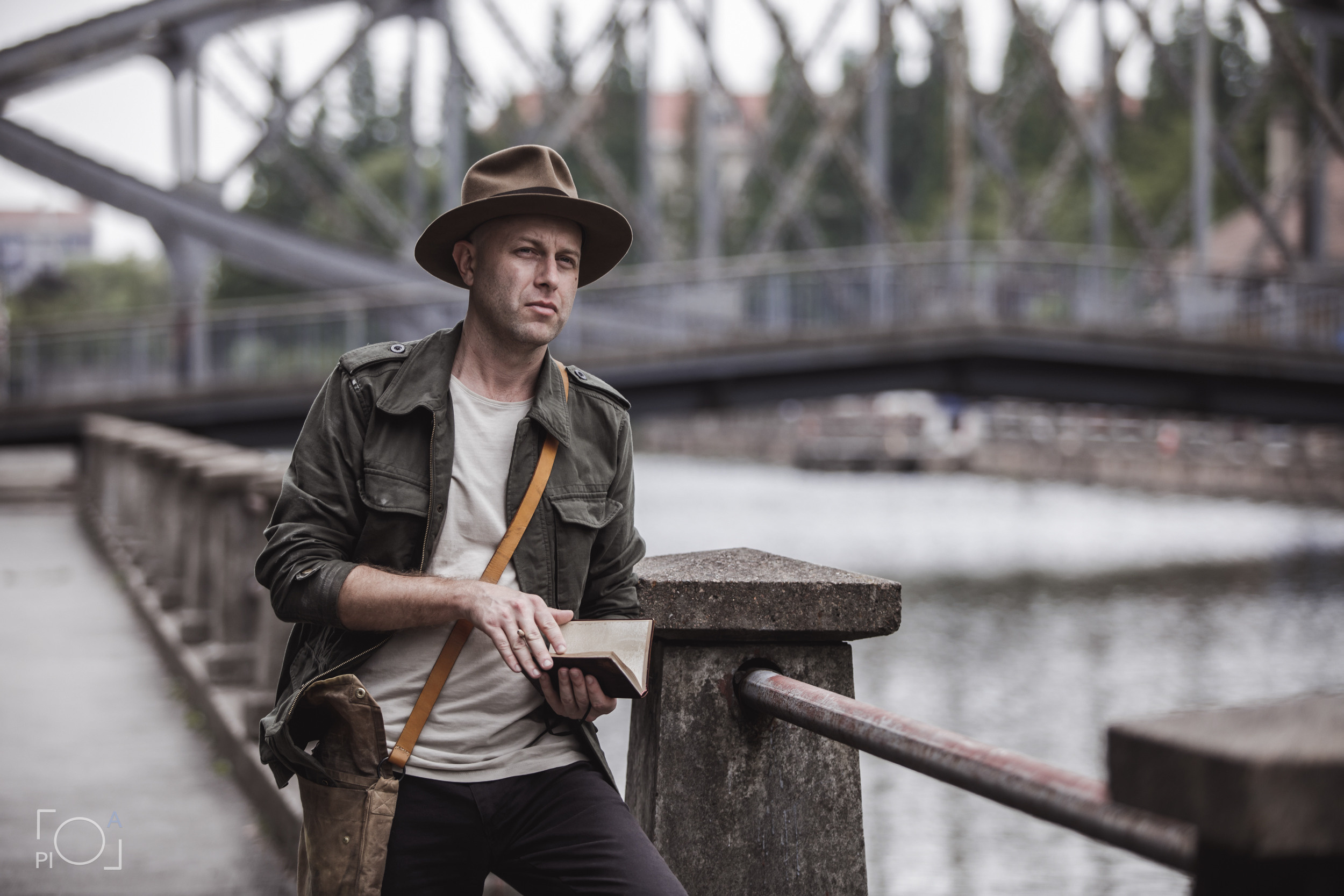 Australian blogger in a Shanghai movie studio. Unretouched. Photographer in Shanghai — Lola Pidluskaya