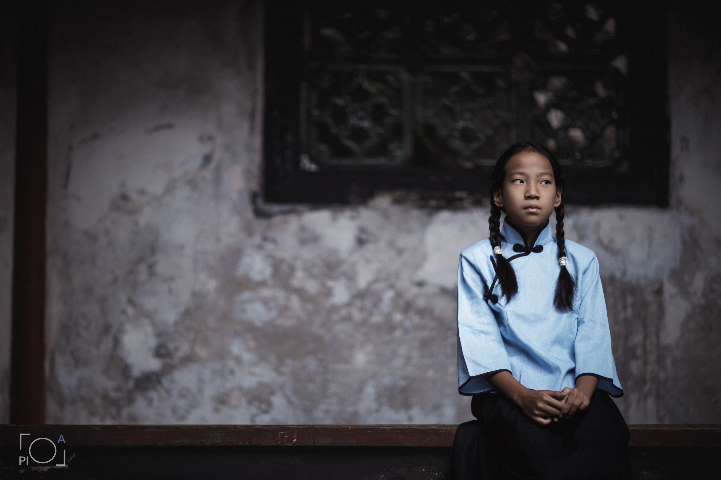 Фотосессия для девочки в китайском школьном костюме 1960х, Yu Garden. Фотограф в Шанхае — Лола Пидлуская