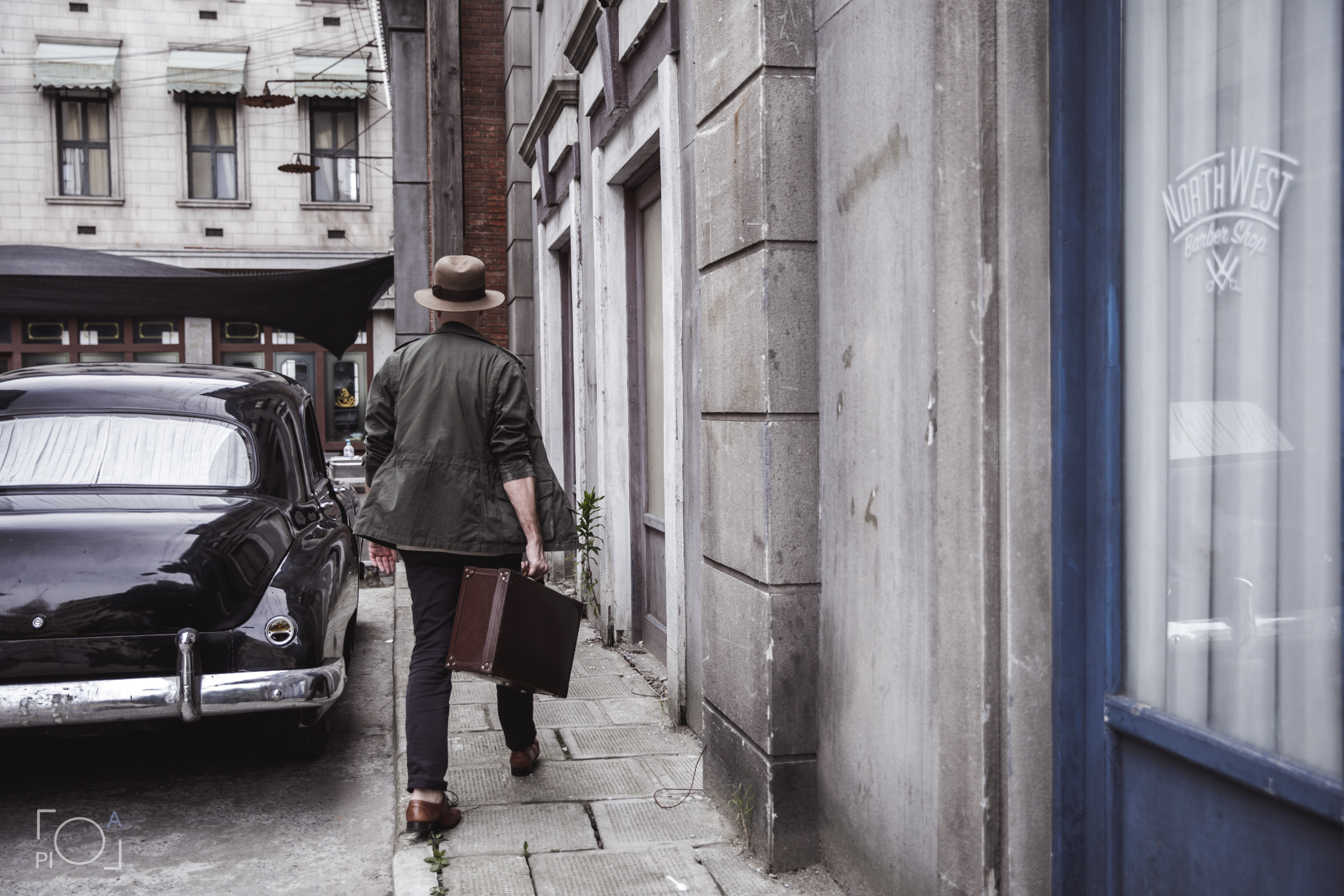 Australian blogger in a Shanghai movie studio. Unretouched. Photographer in Shanghai — Lola Pidluskaya