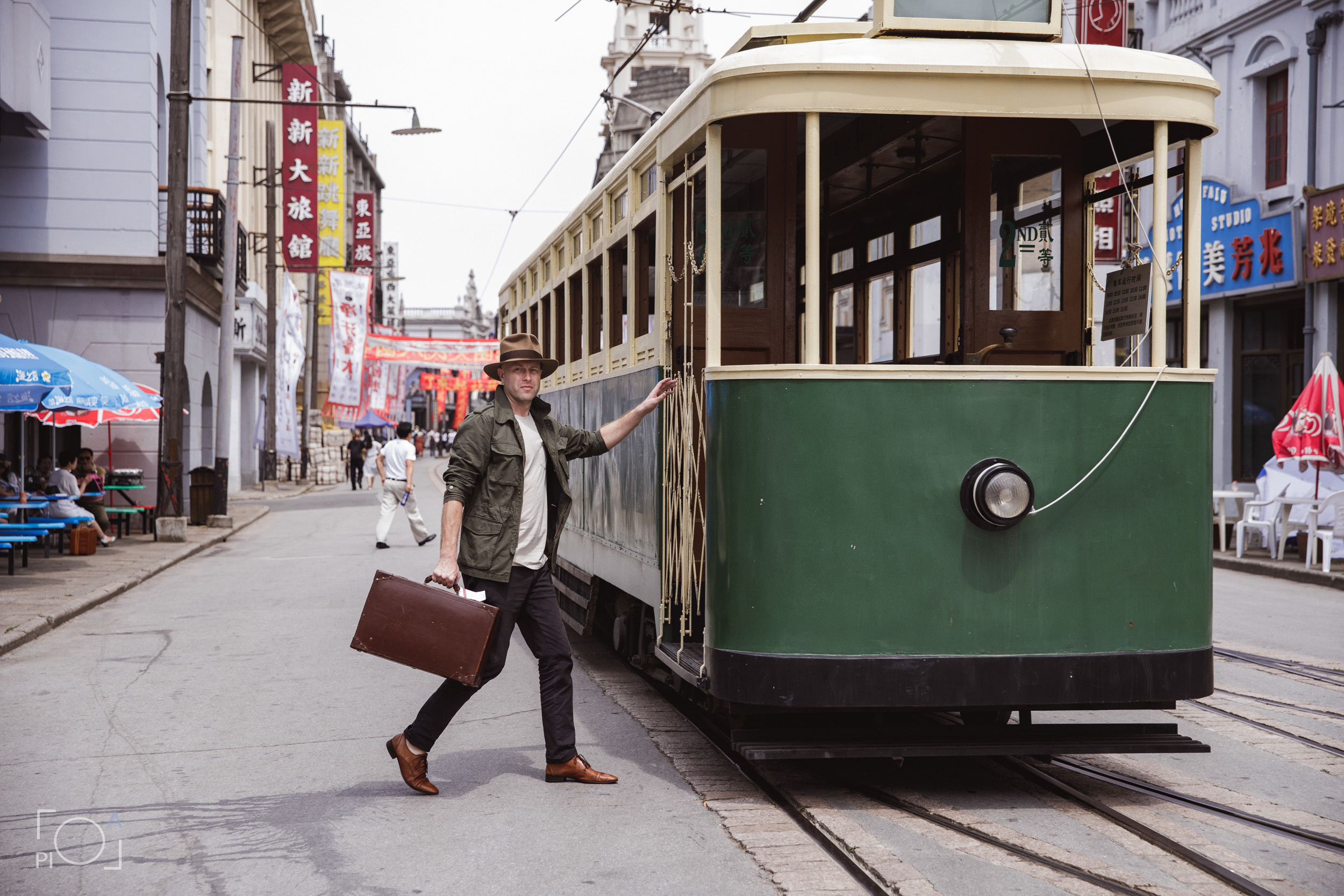 Australian blogger in a Shanghai movie studio. Unretouched. Photographer in Shanghai — Lola Pidluskaya